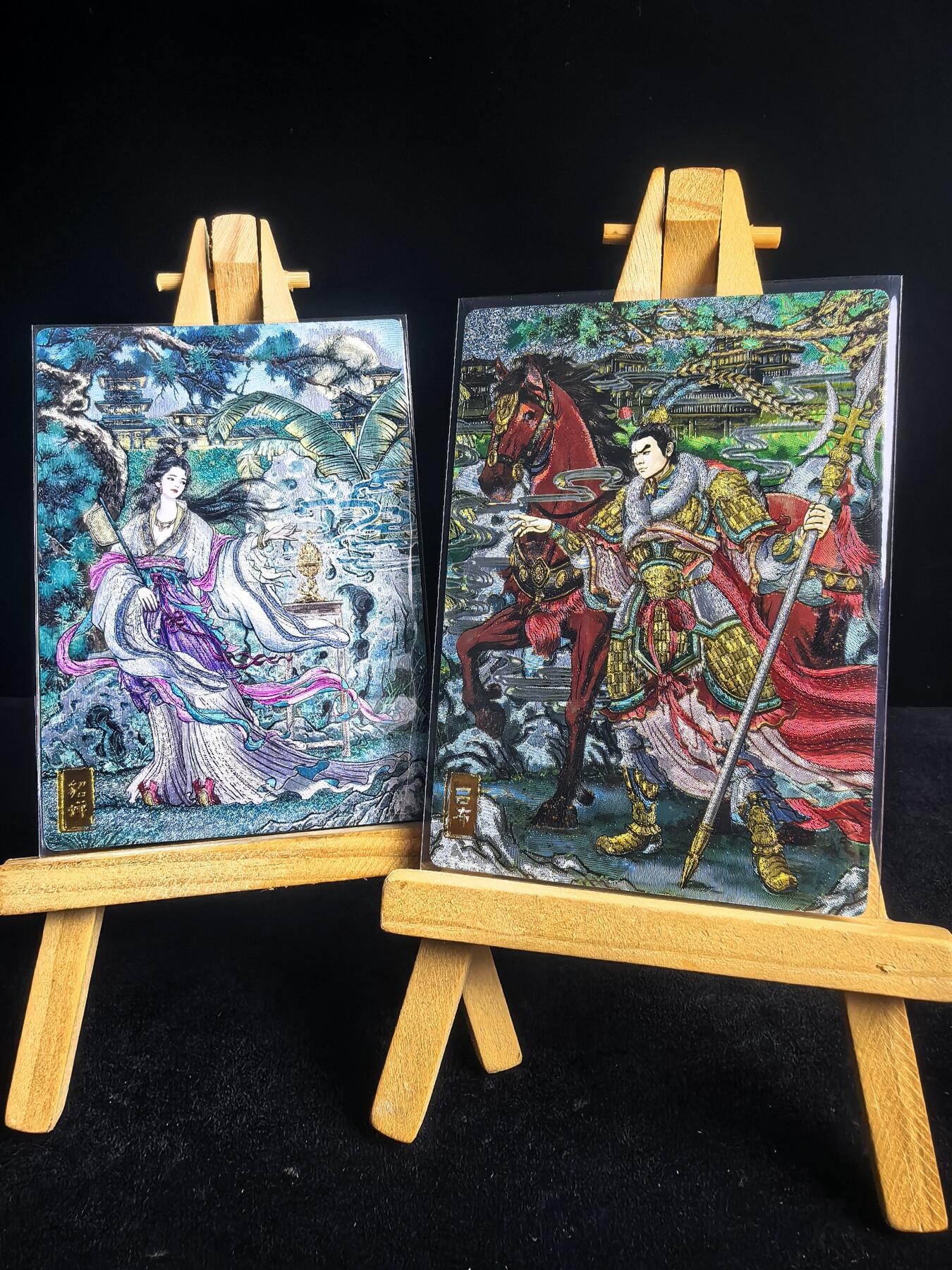 无佣金 不寄存 不收拍 链接少 我只是一个小小的卡牌收藏玩家   需要多宫大佬请私聊 部分卡牌设有底价（不想玩的那么累，即使有底价也会比市场价便宜的多，懂的自然懂） 拒绝小号抬价 大家放心拍 所有拍品部分套有卡膜 部分卡牌多宫 自制卡牌 不包厂瑕 放大镜 品控 勿拍 流拍商品会循环 感谢大家支持 留个关注 不定时上新 谢谢 奇点卡牌 原创 多吉 吕布貂蝉粗闪一对