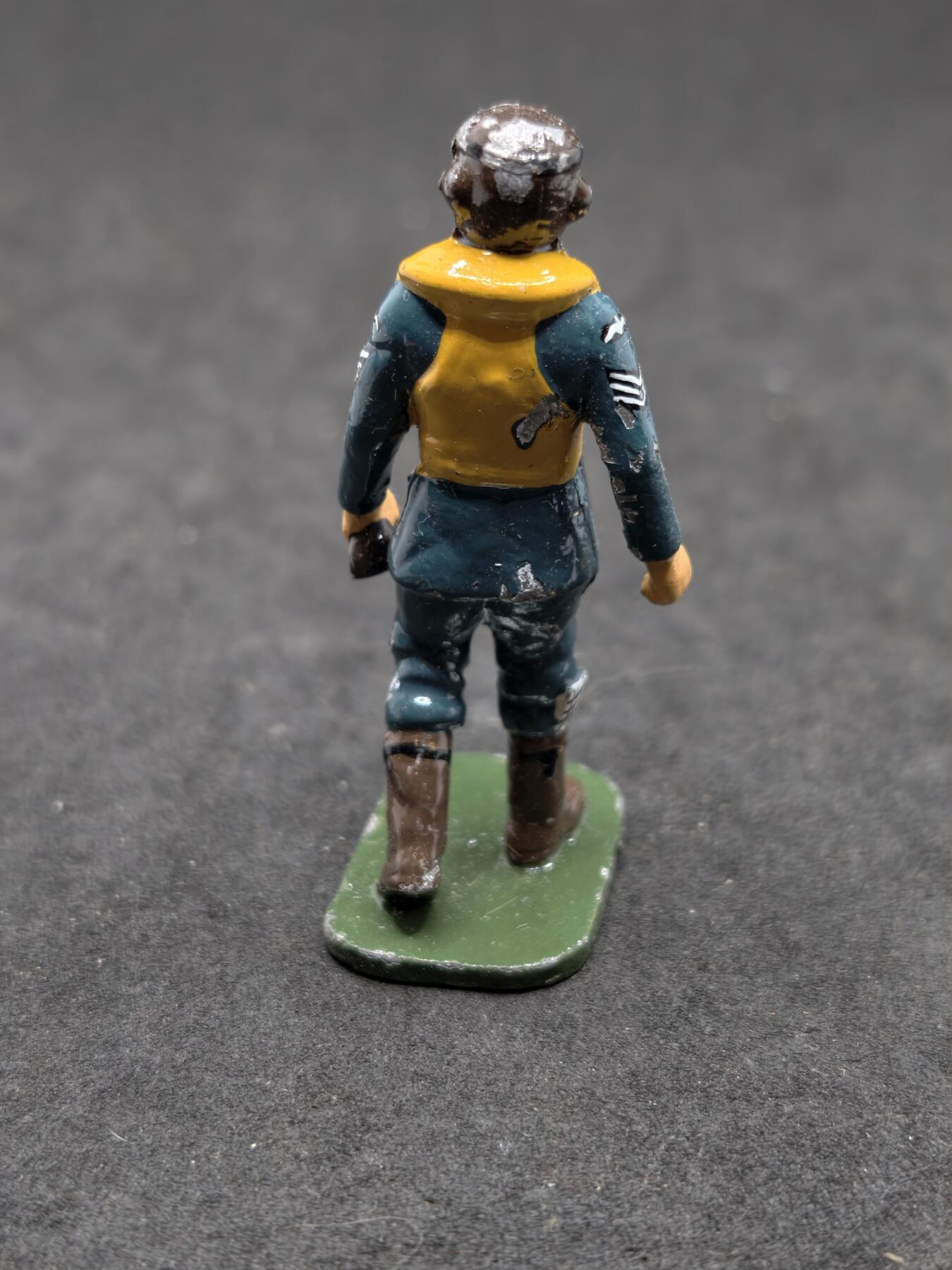 凯旋世界勋赏（第20期）（欢迎送拍）（对拍品有疑问请询问客服，不接受到手刀，出价默认拍品品相。请认真阅读拍卖规则！出价默认已认可！）（收到货请录制开箱视频，无视频概不处理问题。） 近现代军用飞行员主题的微缩人偶