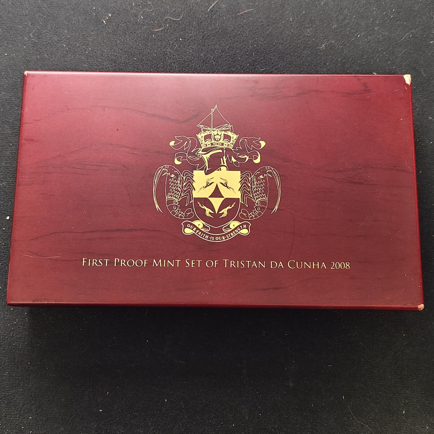 【全场包邮】纯粹捡漏拍483场（免费代拍第20场） 【罕见】英属特里斯坦和达库尼亚木盒装官方精制套币-量1000