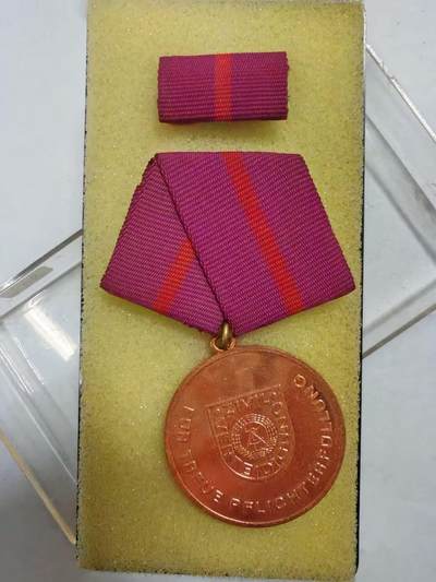 罗岚⭐新藏⭐特惠专拍第一场-分享拍场赚佣 - 民主德国铜级为民防事业贡献奖章带原盒略 库存品相