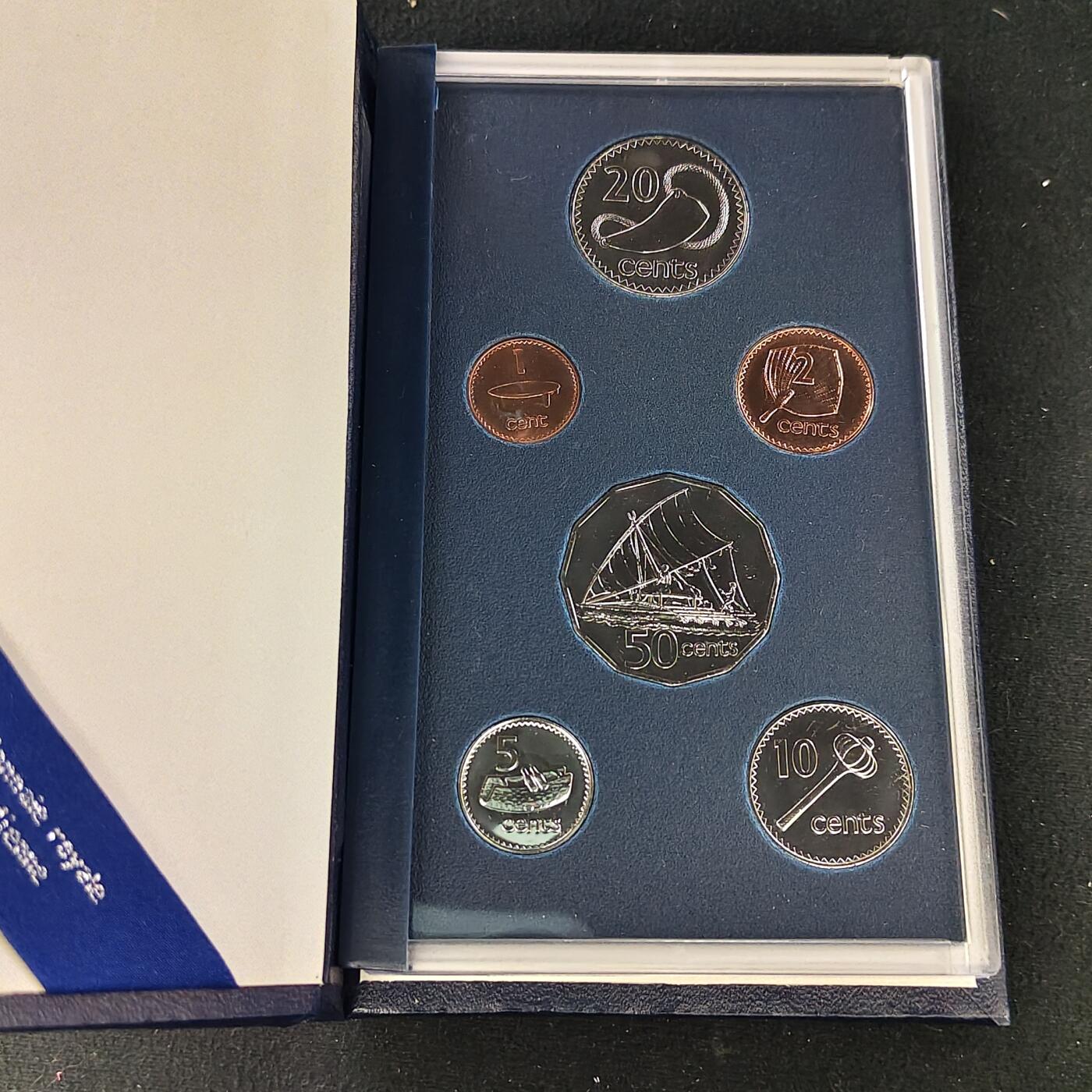 【全场包邮】纯粹捡漏拍483场（免费代拍第20场） 【少见】斐济1992年女王版官方PL套币-量5000