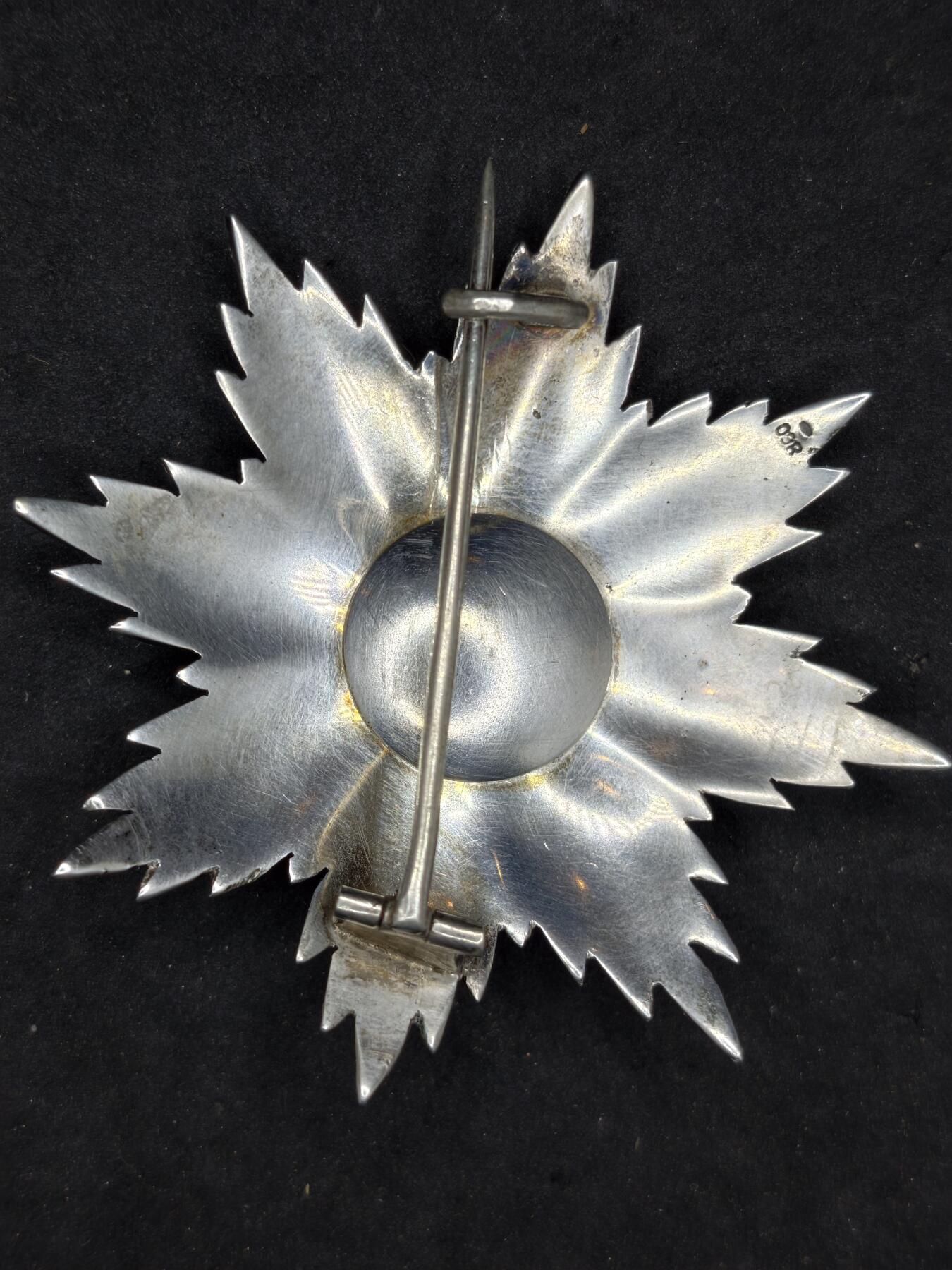 凯旋世界勋赏（第20期）（欢迎送拍）（对拍品有疑问请询问客服，不接受到手刀，出价默认拍品品相。请认真阅读拍卖规则！出价默认已认可！）（收到货请录制开箱视频，无视频概不处理问题。） 意大利共和国勋章星芒银制打银标