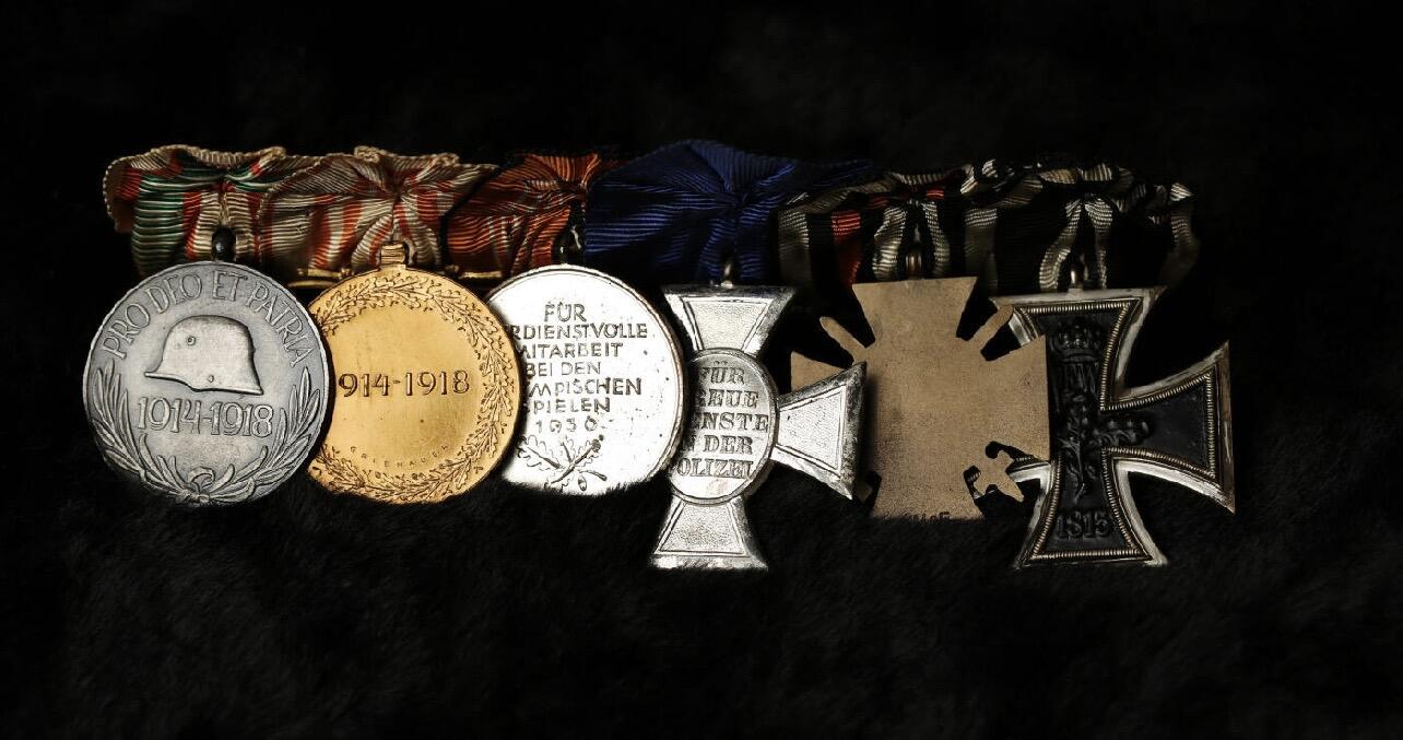 勋章专场 德国1936柏林奥运会奖章与二级铁十字勋章礼服挂六联排，该联排二级铁十字勋章为非常少见的aws产二战制造的一战二级铁十字勋章