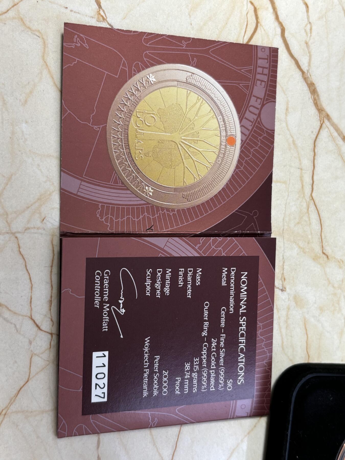 第184期拍卖 澳大利亚2001年千禧年系列未来双色精制纪念银币，999银，外圈铜，内圈银镀金，重量:1盎司，直径:38.74毫米发行：20000枚