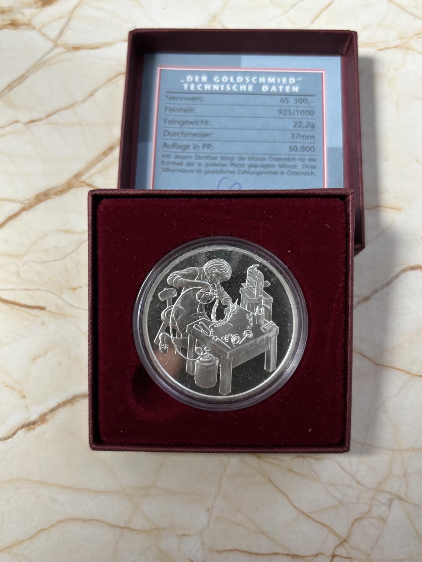 第184期拍卖 奥地利1998年传统工艺系列银匠500先令精制银币，少许氧化，925银，22.2克，发行50000枚