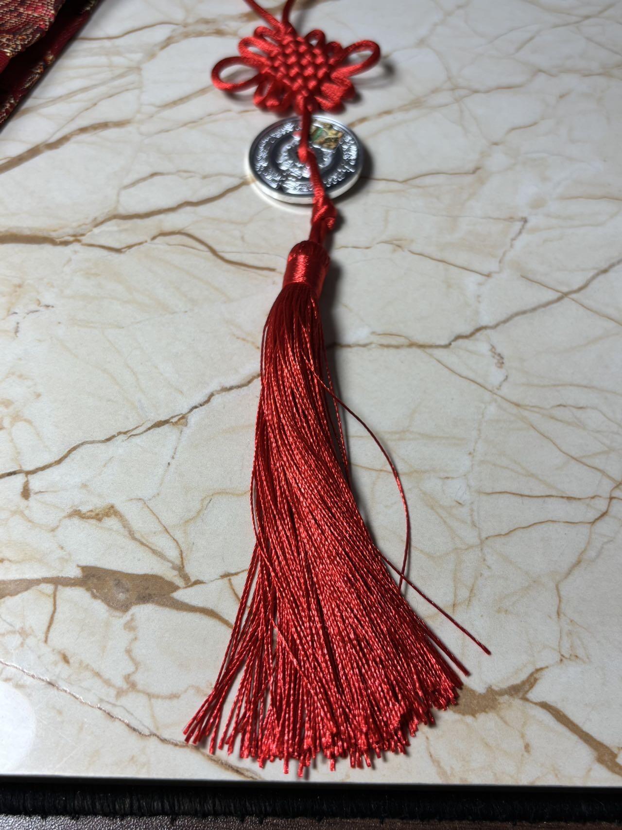 第184期拍卖 喀麦隆2018年幸运钱币系列招财猫彩色中空银币带红袋证书，999银，14.14克，发行量999枚