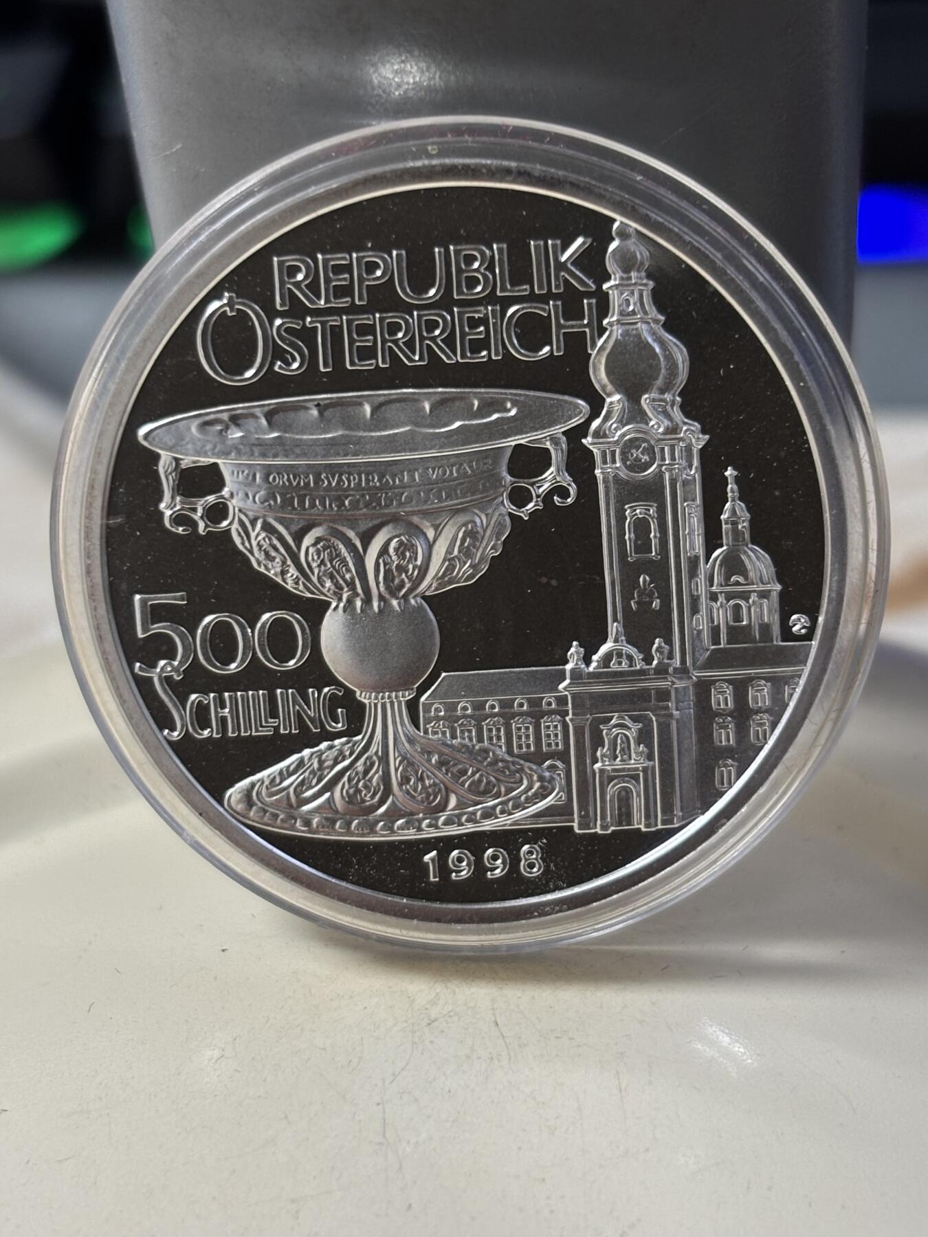 第184期拍卖 奥地利1998年传统工艺系列银匠500先令精制银币，少许氧化，925银，22.2克，发行50000枚