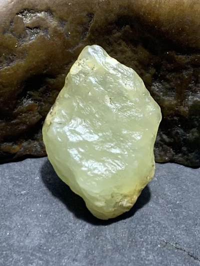 新疆戈壁料风化纹和田玉青白玉小原石一颗 - 新疆戈壁料风化纹和田玉青白玉小原石一颗