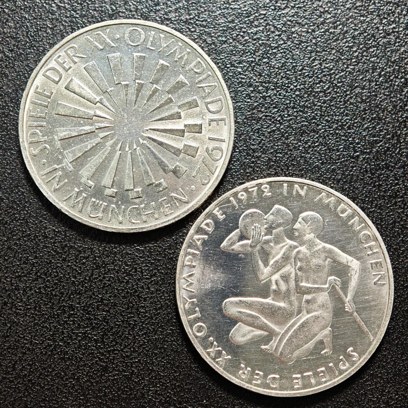 【德藏】世界币章拍卖第156期（拍品征集中~欢迎藏友联系） 2枚一组 1972年 德国慕尼黑奥运会会徽10马克纪念银币 、1972年 德国慕尼黑奥运会运动员10马克纪念银币 直径约：32.5mm/枚；重约：15.5g/枚