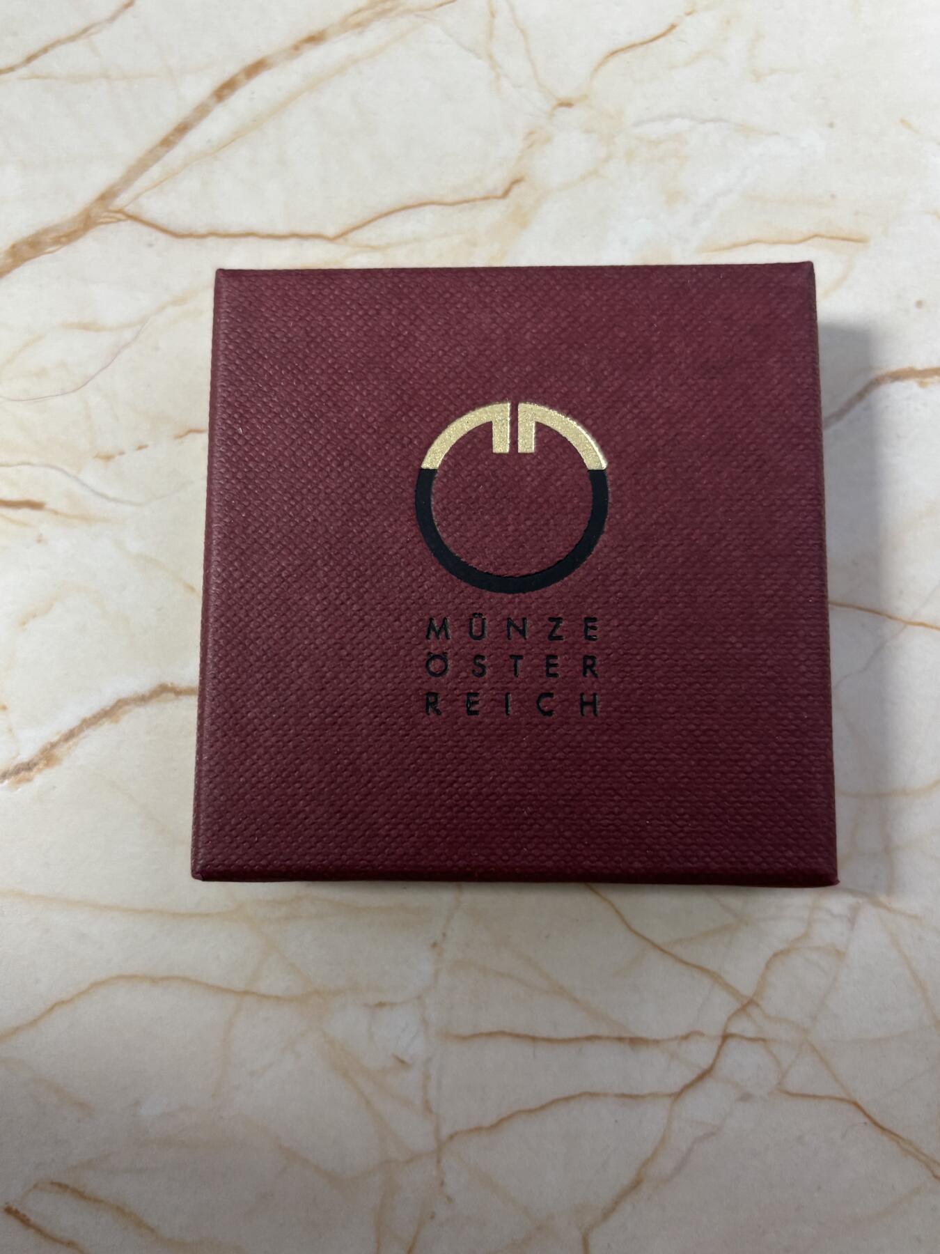 第184期拍卖 奥地利1998年传统工艺系列银匠500先令精制银币，少许氧化，925银，22.2克，发行50000枚