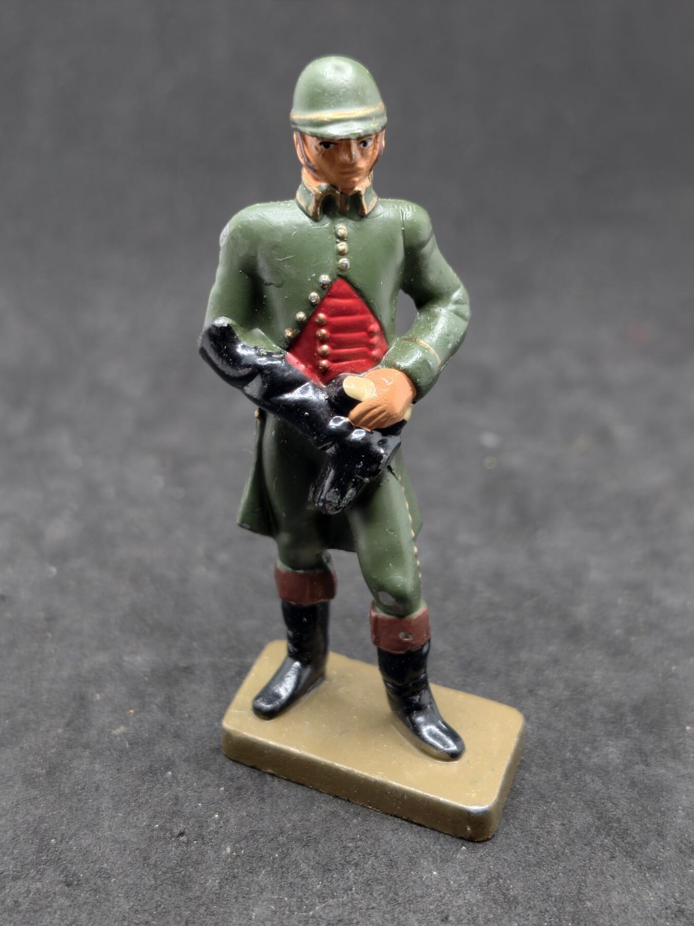 凯旋世界勋赏（第20期）（欢迎送拍）（对拍品有疑问请询问客服，不接受到手刀，出价默认拍品品相。请认真阅读拍卖规则！出价默认已认可！）（收到货请录制开箱视频，无视频概不处理问题。） 19世纪欧洲军队军官主题的微缩人偶