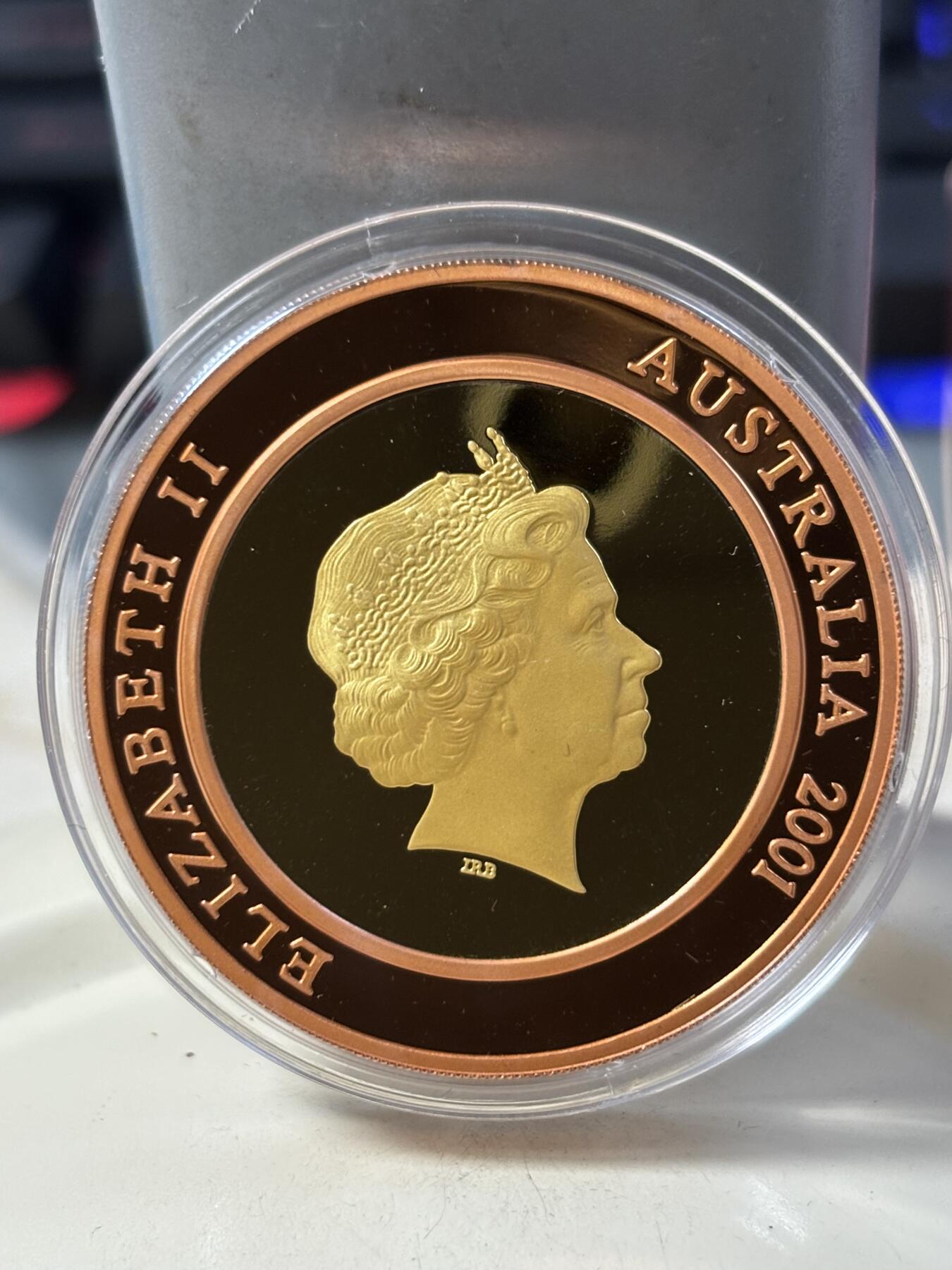 第184期拍卖 澳大利亚2001年千禧年系列未来双色精制纪念银币，999银，外圈铜，内圈银镀金，重量:1盎司，直径:38.74毫米发行：20000枚