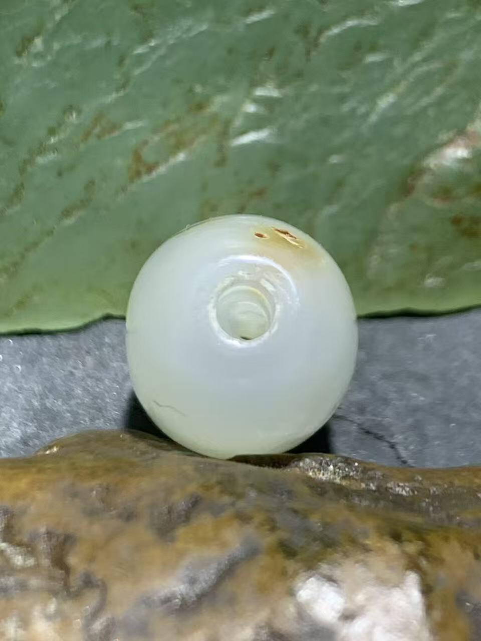 原皮海洋玉髓通货桶珠一颗，