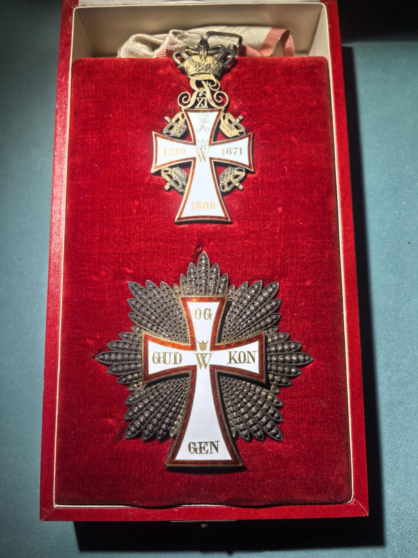 盛世勋华——号角文化勋章邮票专场拍卖第291期 丹麦 大十字级国旗勋章 原盒带厂标 银质带银标厂标 弗里德里克九世版 1940-1950年代 类似后期版本不带盒eMedals售价4500美元参见图10