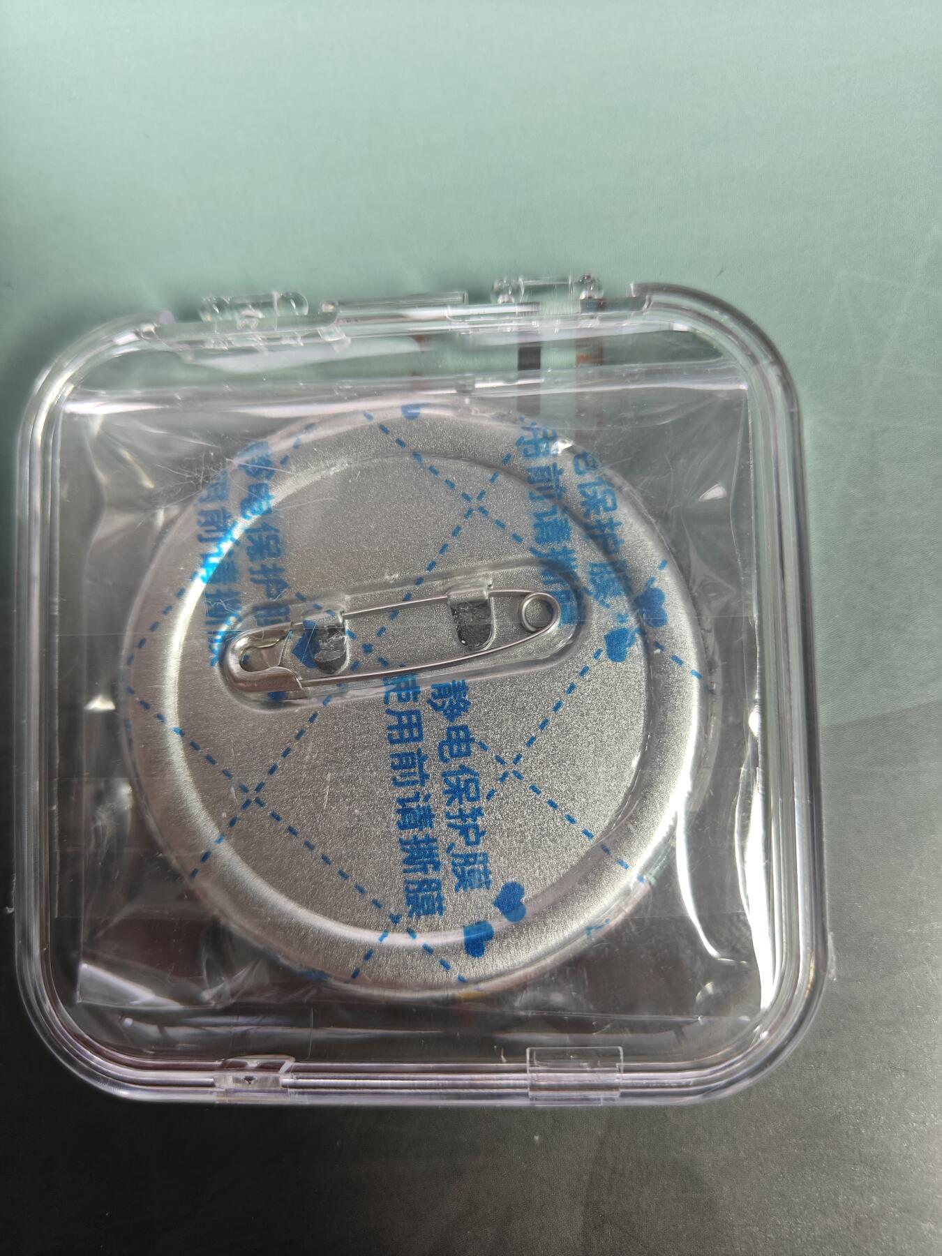 天玑星卡拍第146期《12.4周四截拍》持续收拍收评中 满赠卡需备注 【亲签徽章】一泡 西游 铁扇公主 徽章 带保护壳