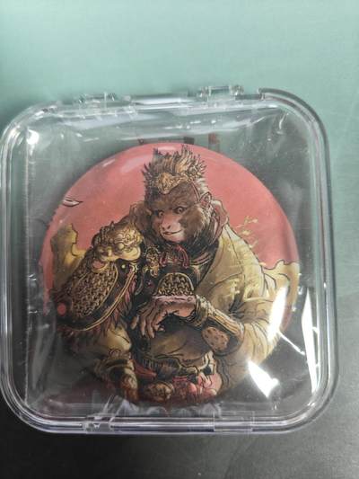 天玑星卡拍第146期《12.4周四截拍》持续收拍收评中 满赠卡需备注 - 【亲签徽章】一泡 西游 齐天大圣 徽章 带保护壳