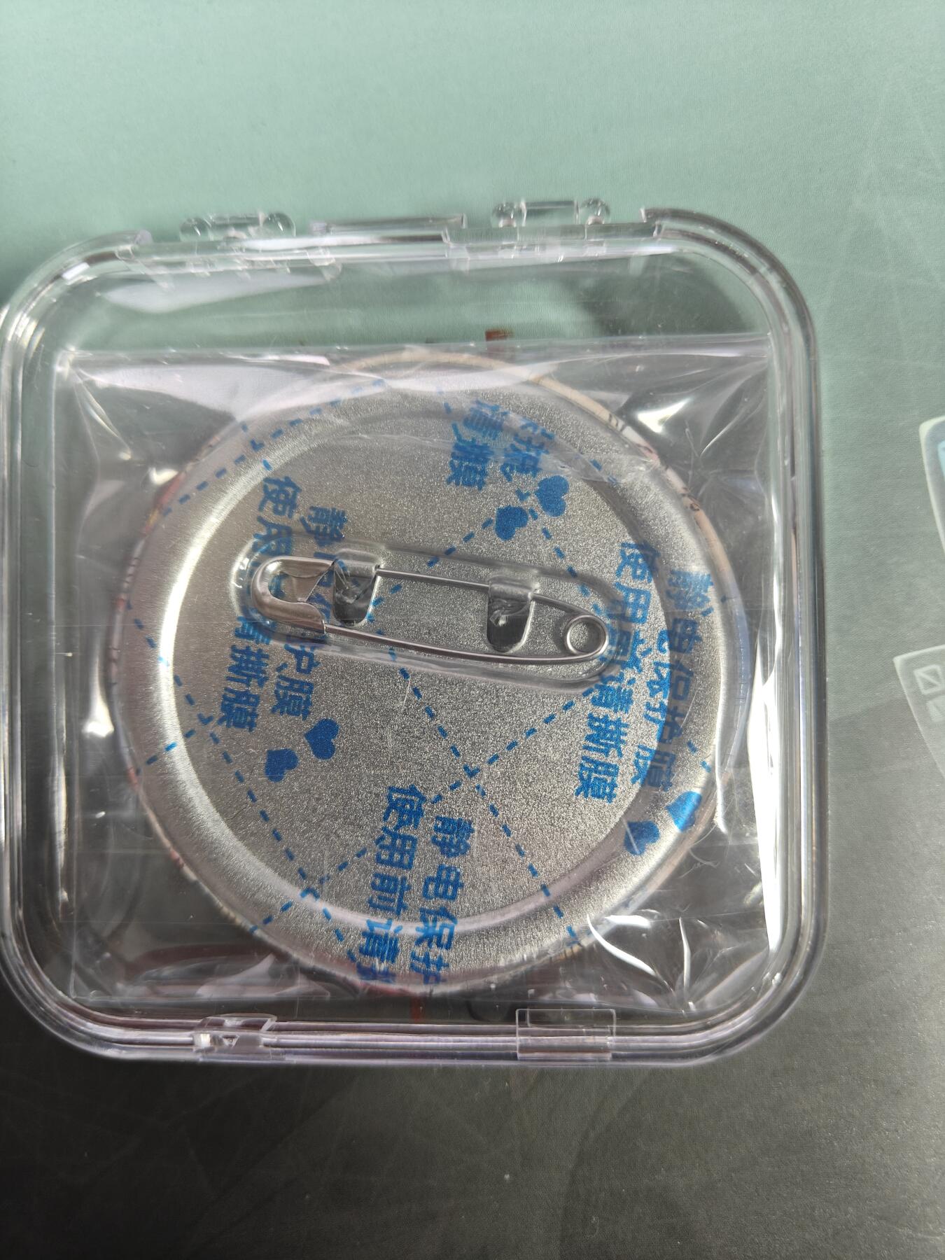 天玑星卡拍第146期《12.4周四截拍》持续收拍收评中 满赠卡需备注 【亲签徽章】一泡 西游 红孩儿 徽章 带保护壳