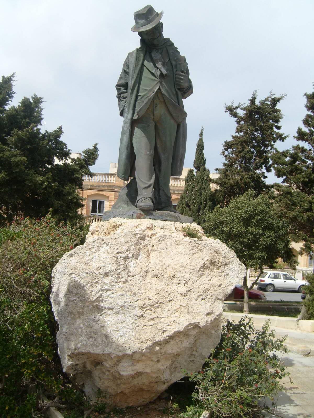 【俄甄集藏】2025年(045)12-03 星期三 晚 19:30 全场包邮 马耳他1976年历史人物系列-众议员、作家、记者格泽·埃卢尔·默瑟2镑纪念银币，公博 MS63，类精制底板，重：10克，含银量：98.7%，发行量：11000枚，经典品种，评级盒面有裂