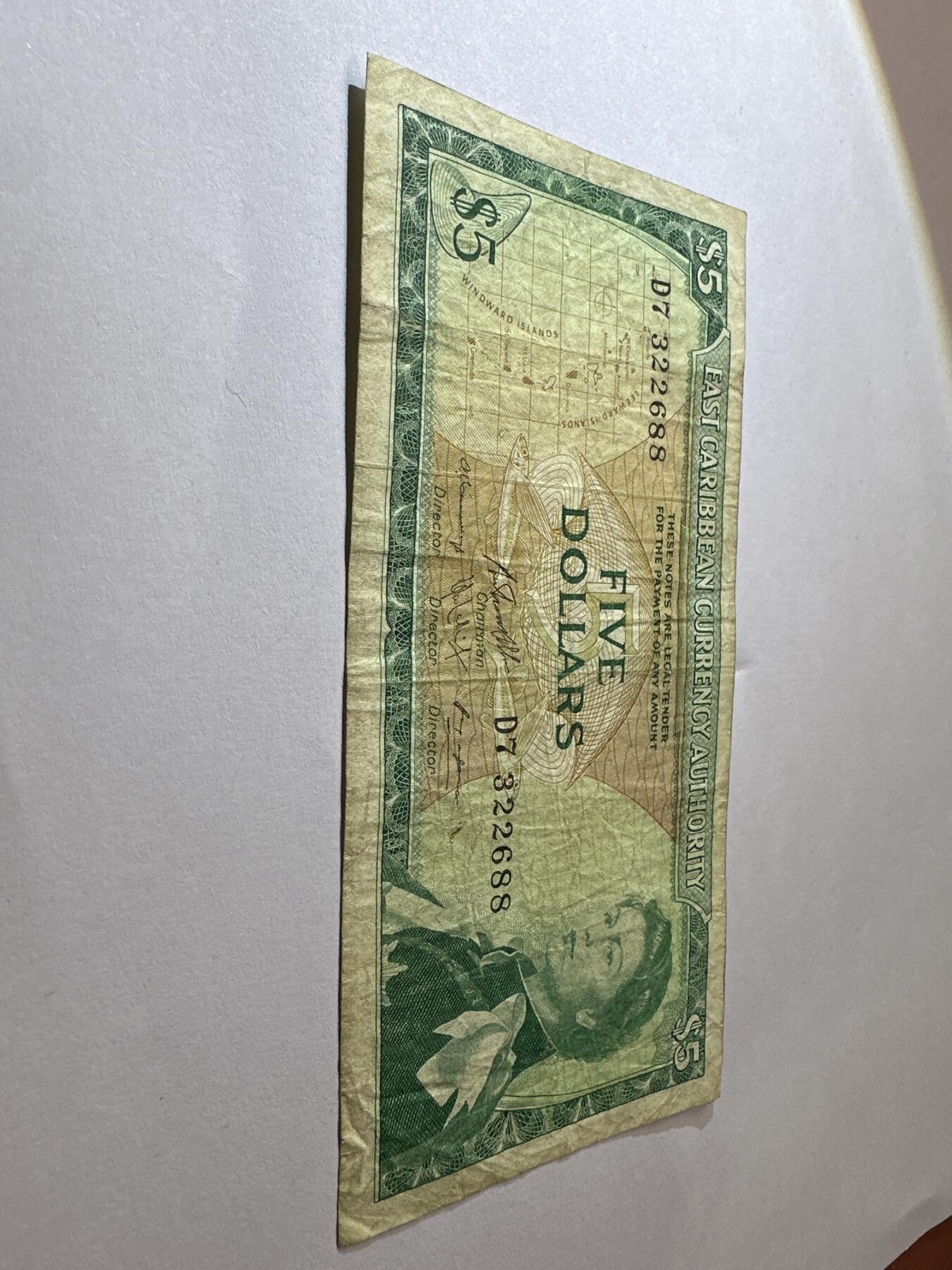 12.5纸币专场 东加勒比1965年5元 女王戎装像