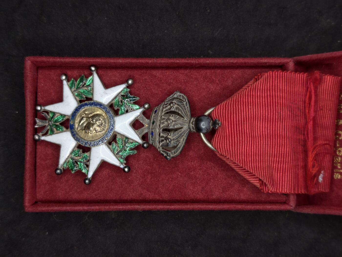 凯旋世界勋赏（第20期）（欢迎送拍）（对拍品有疑问请询问客服，不接受到手刀，出价默认拍品品相。请认真阅读拍卖规则！出价默认已认可！）（收到货请录制开箱视频，无视频概不处理问题。） 第二帝国荣誉军团勋章银制打标核心金制带盒