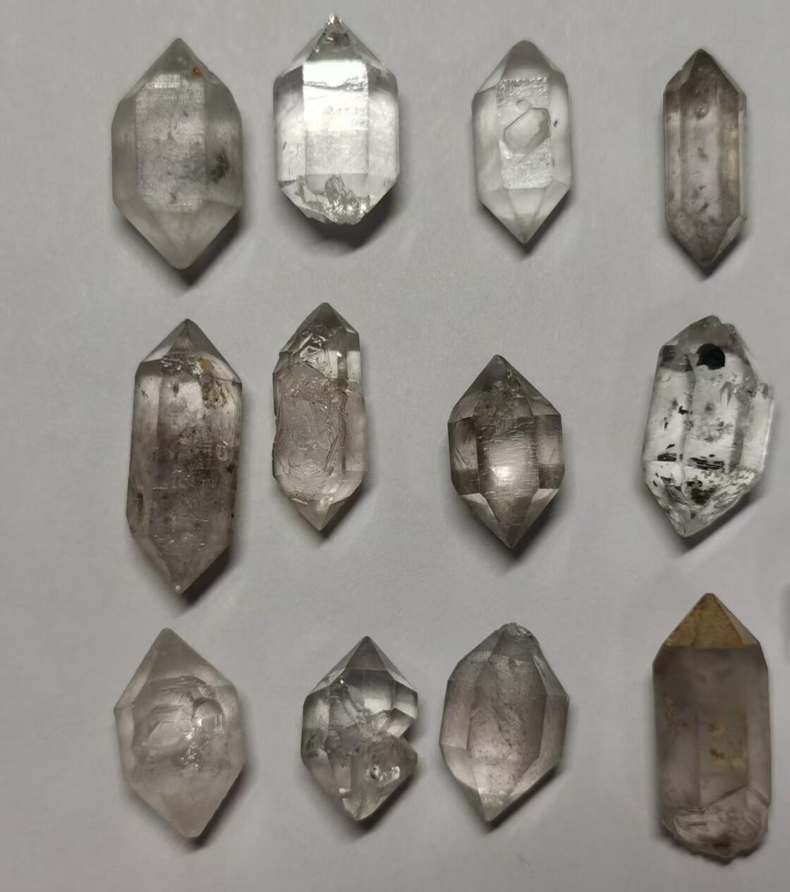 七河·世界钱币杂件水晶矿标小拍（总第30期） 藏家出品 X668 云贵闪灵水晶 小型 一组 14 枚 本件拍品由合作藏家负责邮寄