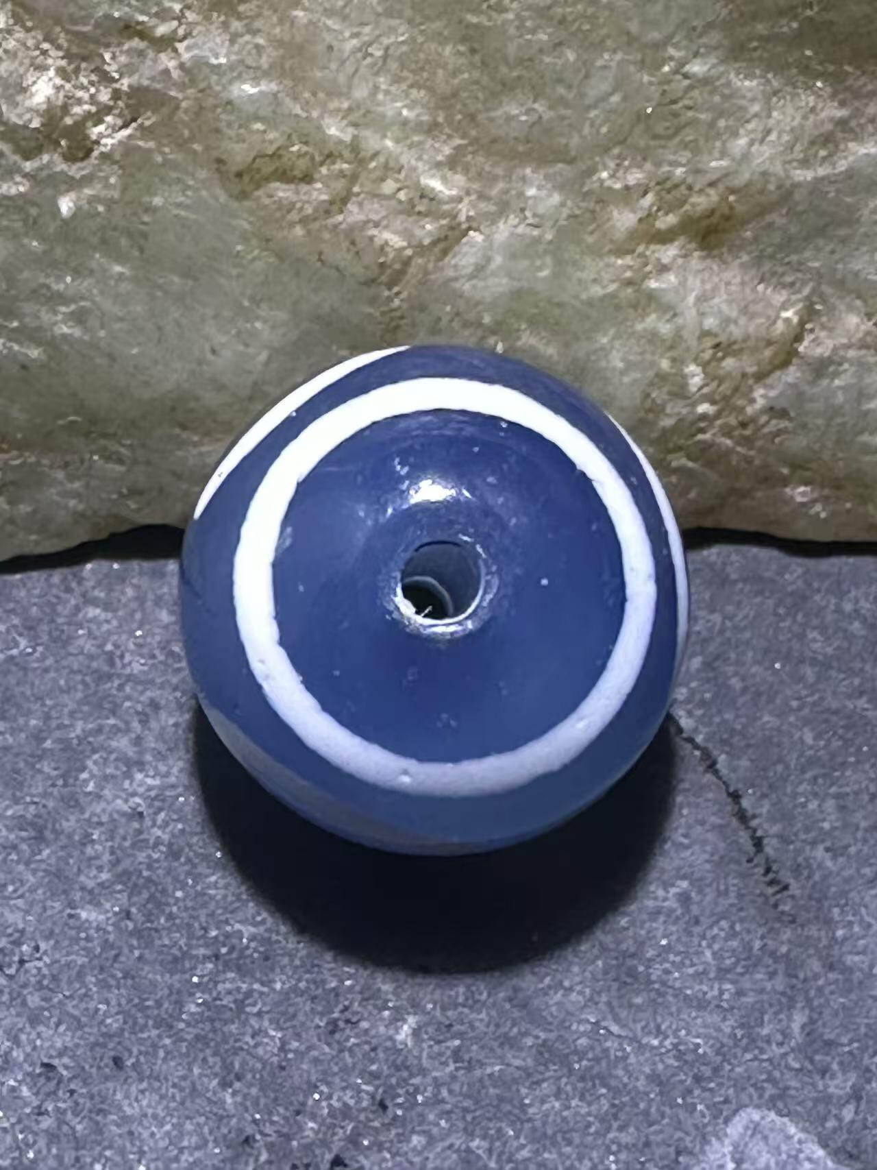 仅此一颗，精美藏传蓝玉髓金钱钩天珠一颗