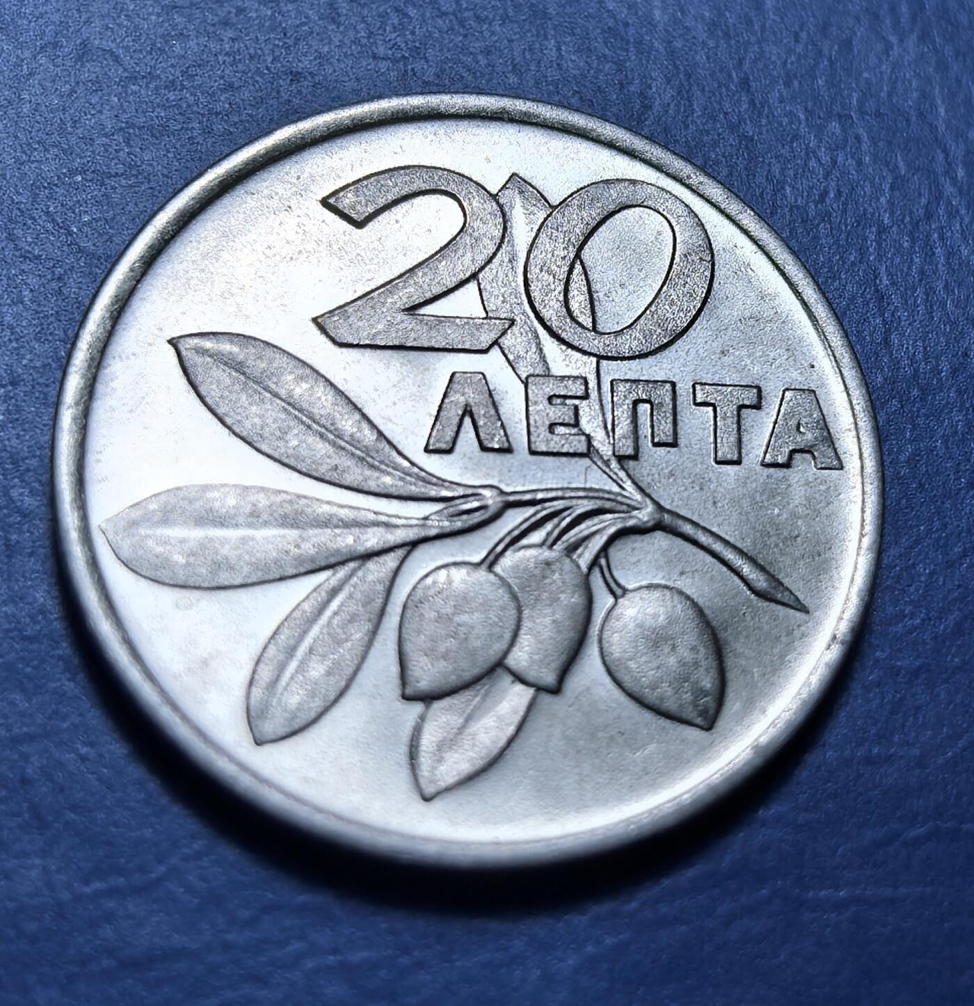 外国优质老铜币银币，周六九点倒数截拍，满百包邮，可寄存半年，喜欢朋友微信扫描二维码可直接参拍