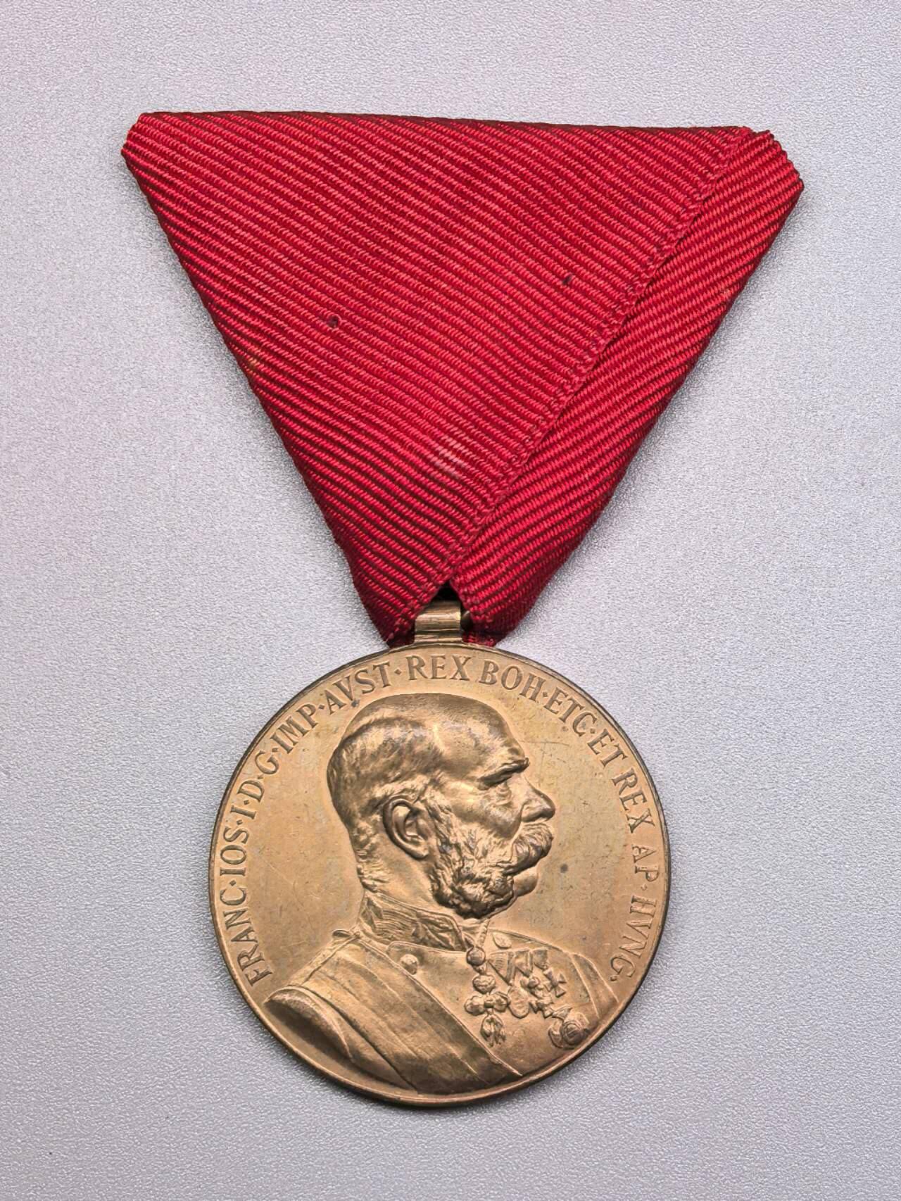 小驴勋章奖章收藏12月06日周六晚六点拍卖（珍爱和平，收藏战争，铭记历史，勿忘国耻，忠党爱国。有偿代拍，送拍规则在简介最后，参拍须阅读规则后再参拍，关系到运费包装发货时效真假辨别等关键信息，拍卖时不再发原图，看大图店主微信码在拍卖店铺介绍里） 奥匈帝国弗朗次约瑟夫登基50周年奖章