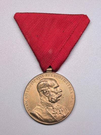 小驴勋章奖章收藏12月06日周六晚六点拍卖（珍爱和平，收藏战争，铭记历史，勿忘国耻，忠党爱国。有偿代拍，送拍规则在简介最后，参拍须阅读规则后再参拍，关系到运费包装发货时效真假辨别等关键信息，拍卖时不再发原图，看大图店主微信码在拍卖店铺介绍里） - 奥匈帝国弗朗次约瑟夫登基50周年奖章