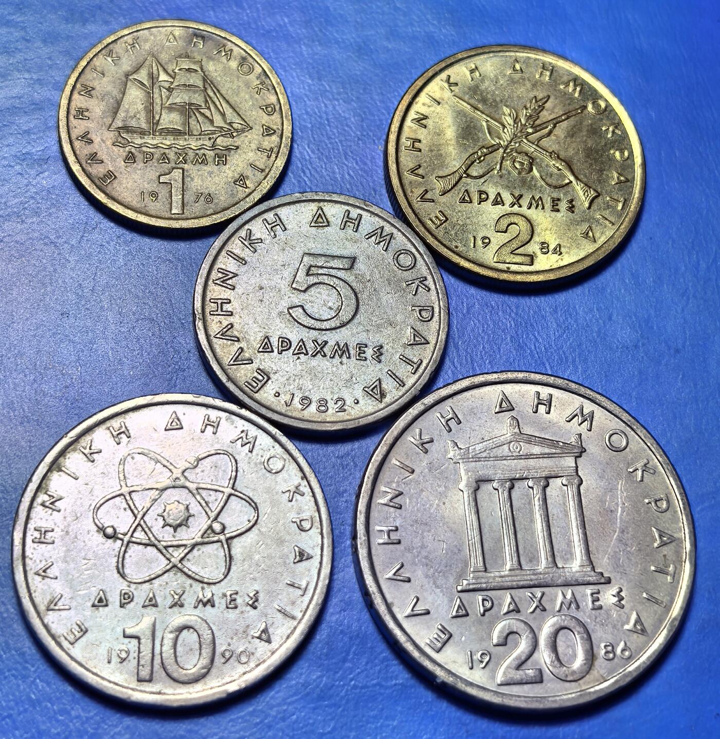 外国优质老铜币银币，周六九点倒数截拍，满百包邮，可寄存半年，喜欢朋友微信扫描二维码可直接参拍