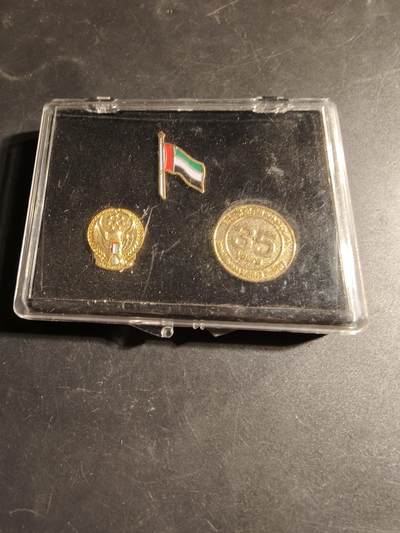 老王徽章第168期 - 阿联酋独立35周年纪念徽章     3枚一组     原盒