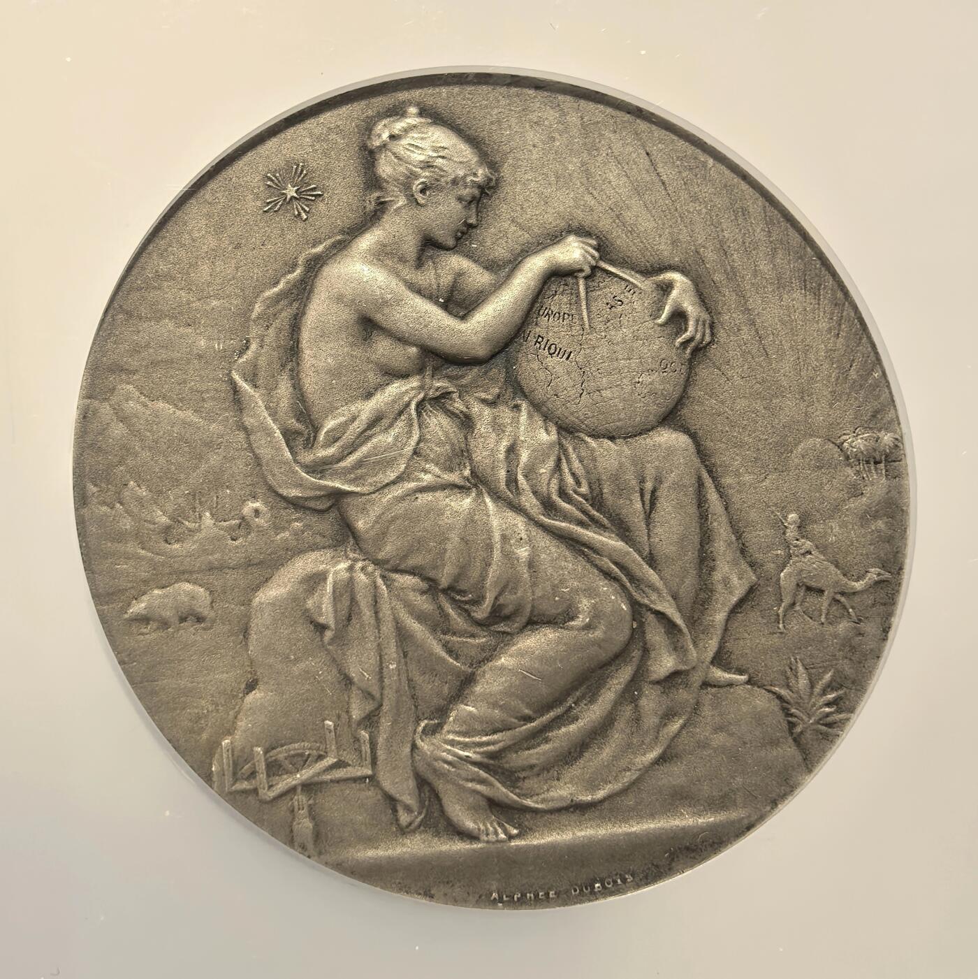 博洋堂世界钱币拍卖第150期（全场包邮） NGC MS64 冠军分！1910年左右法国旅游协会50mm巨大银章。清凉女神唯美浪漫。这一款多见40mm的，50mm加大盒子款极其少见，ms高分更是稀有！