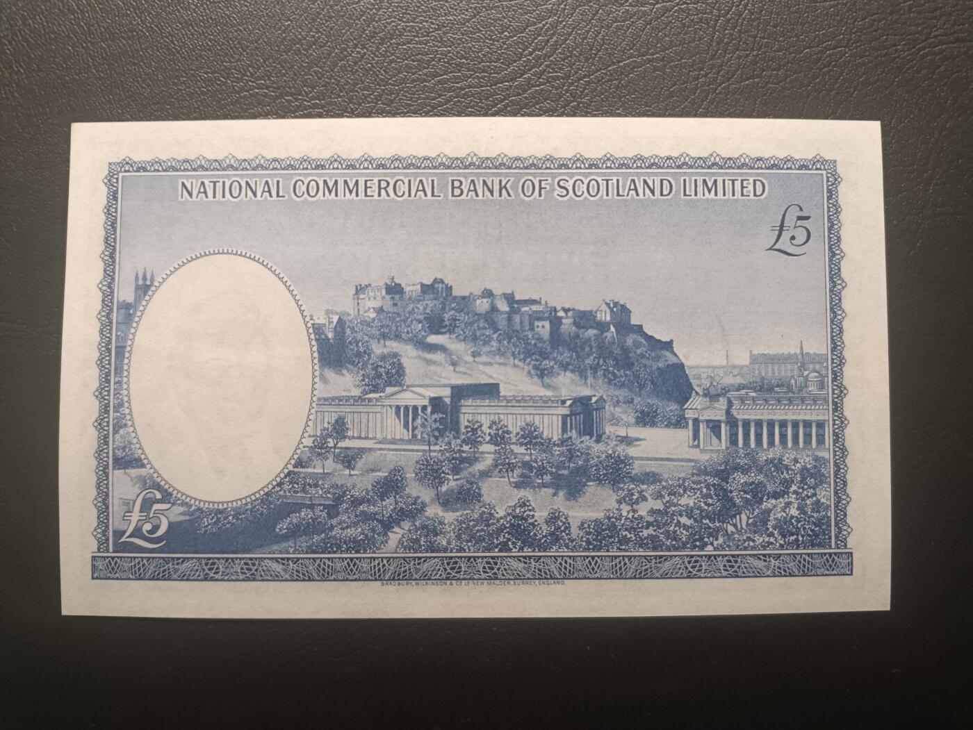 2025十二月第一期，总206期 苏格兰国家商业银行1966年5镑AUNC，银行徽章和19世纪爱丁堡俯瞰图，此银行现在被苏格兰皇家银行收购，已不存在