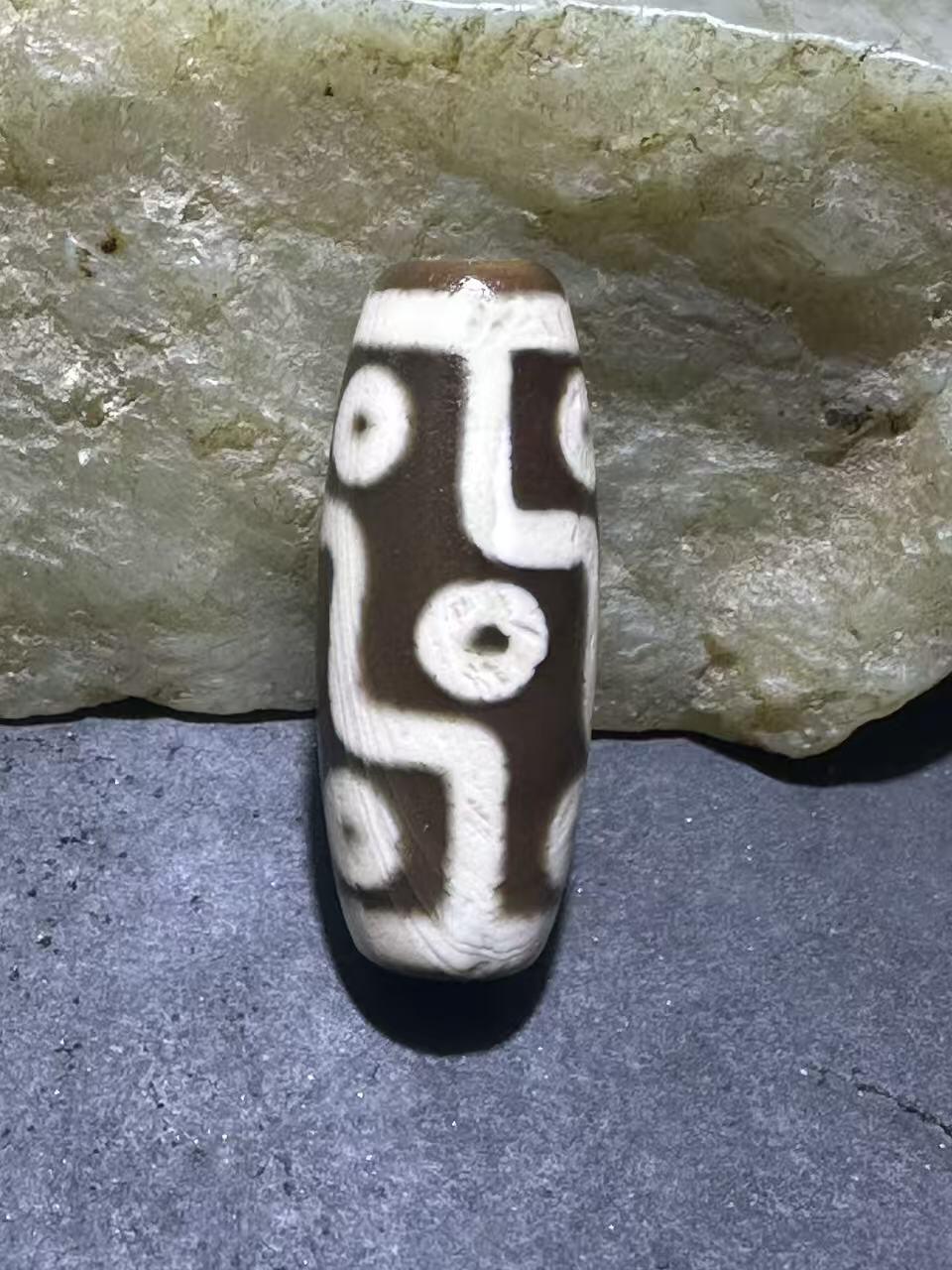 仅此一颗，藏传咖色九眼玛瑙天珠一颗，