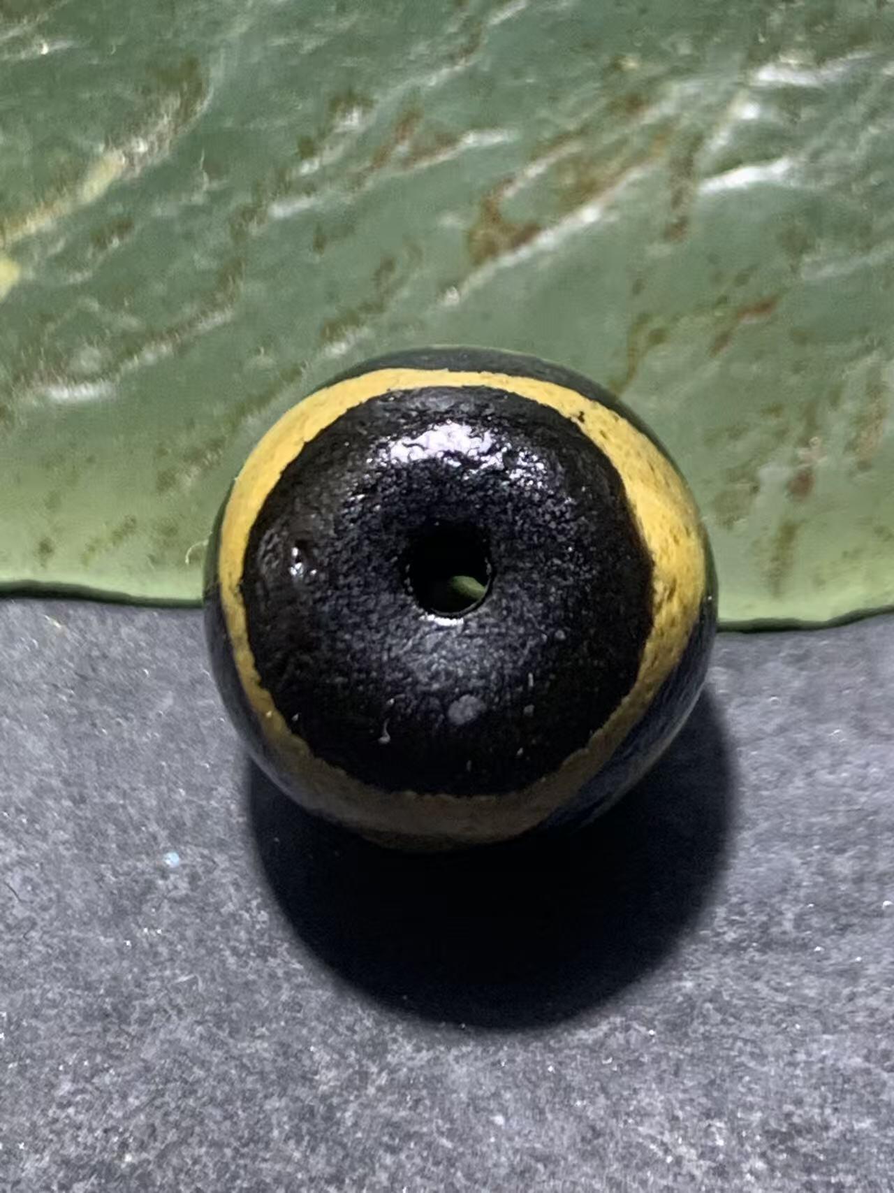 仅此一颗，精品藏传牙黄三眼玛瑙天珠一颗，，