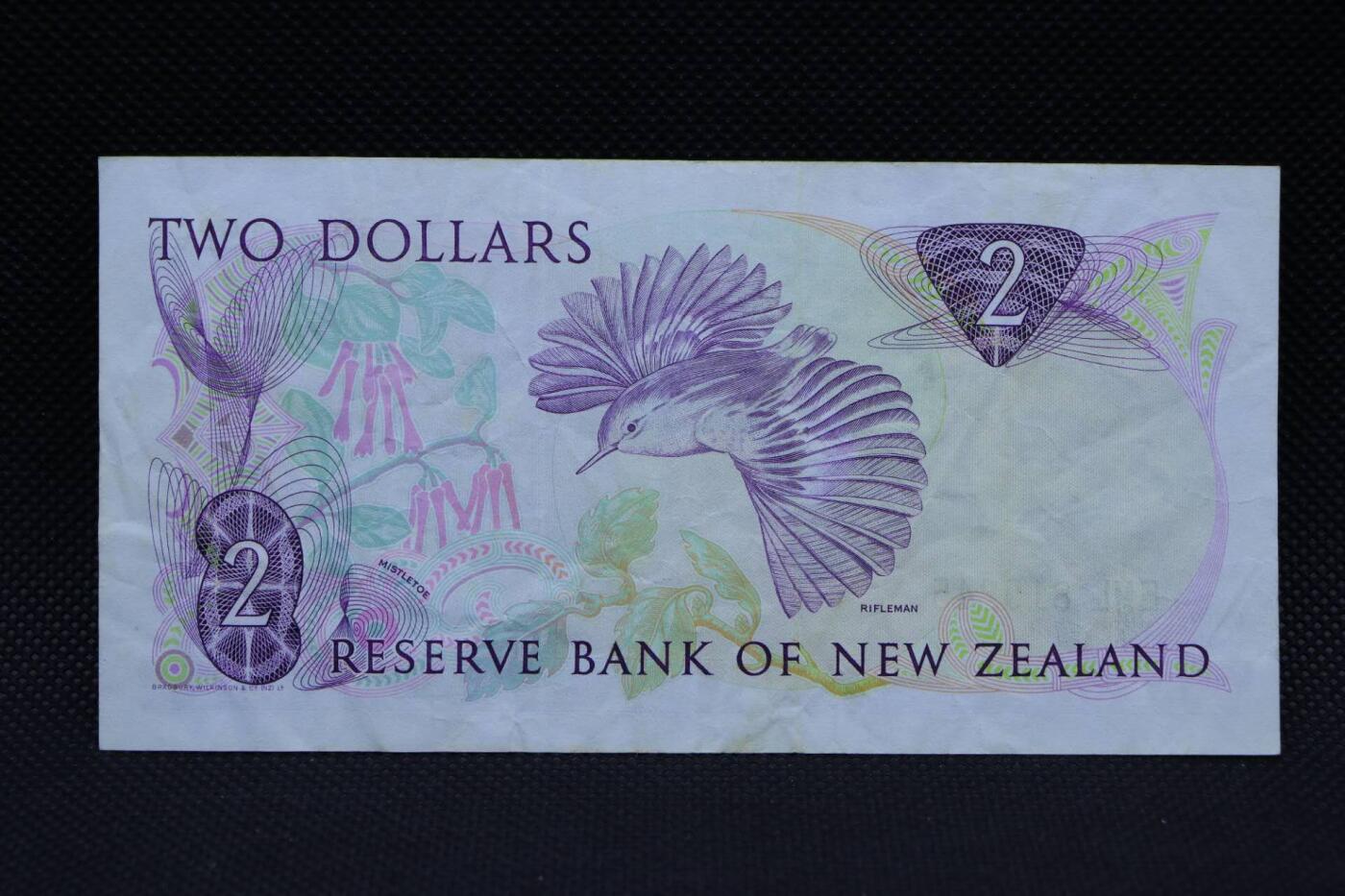 【淘币小摊】限时拍第八百二十一拍  纸币场  满百包邮可预留两周  周一统一发货   新西兰2镑纸币【有折】