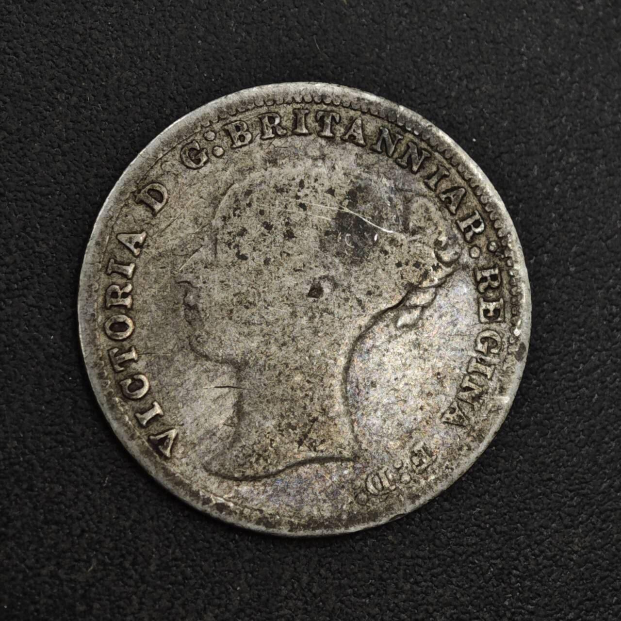 【淘币小摊】实时拍第八百一十八拍   散币小银币场   满百包邮可预留二周 每周一统一发货   英国1875年维多利亚3便士银币