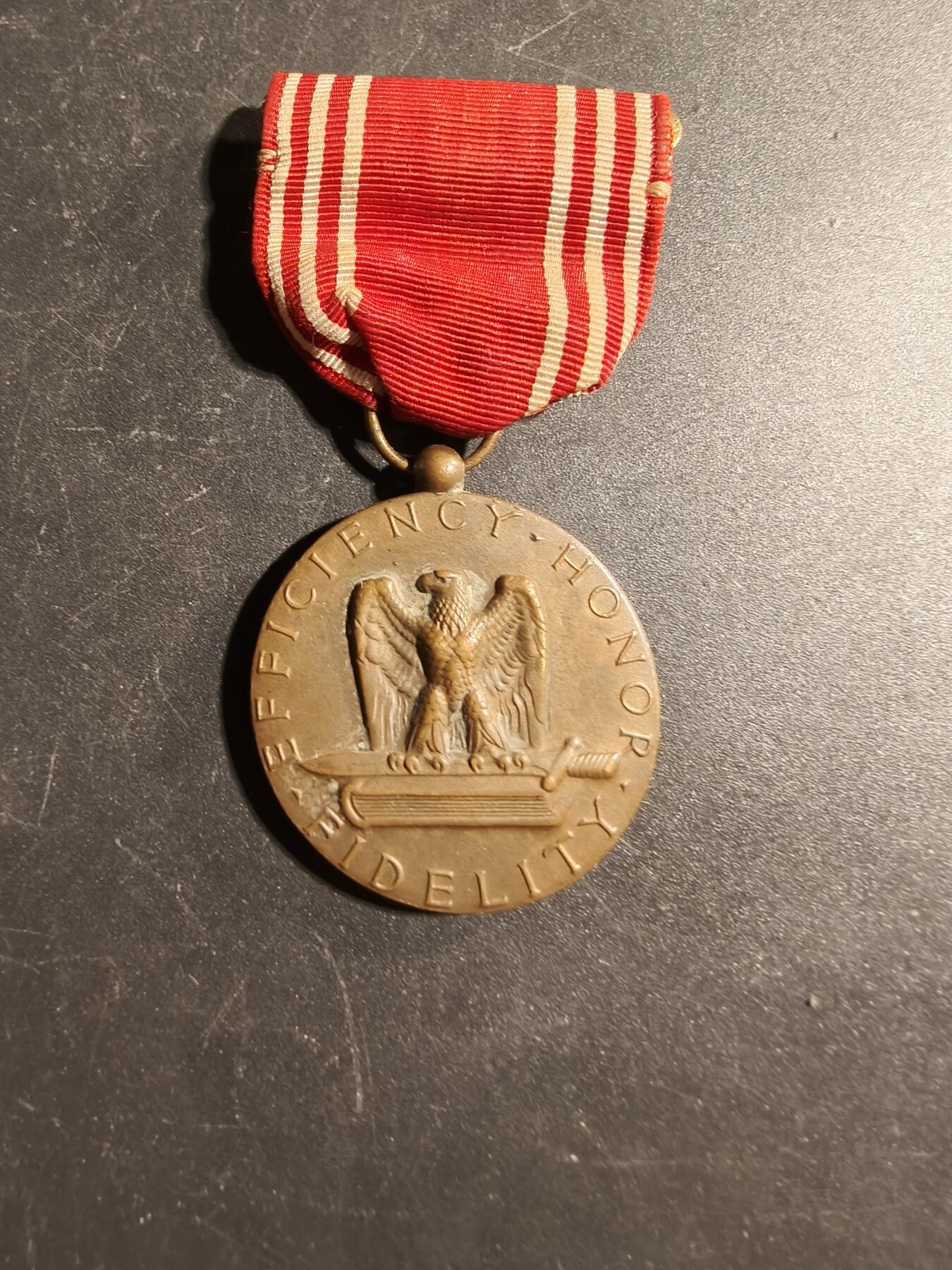 老王徽章第168期 美国陆军品德优良奖章    二战版本    实发带名字和服役编号    二战早期版