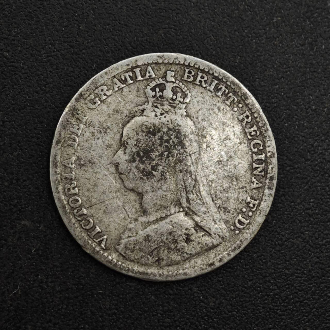 【淘币小摊】实时拍第八百一十八拍   散币小银币场   满百包邮可预留二周 每周一统一发货   英国1892年维多利亚3便士银币