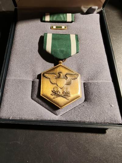 老王徽章第168期 - 美国海军军事功绩奖章    原盒带略和珐琅略
