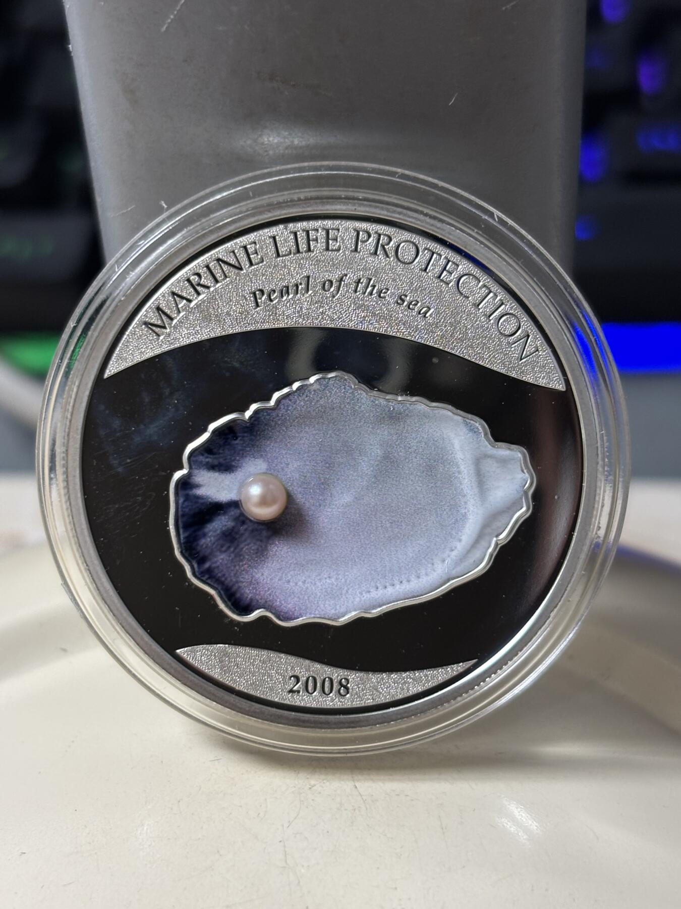 第184期拍卖 帕劳2008年珍珠系列镶嵌实体深海蓝珍珠纪念彩银币带证书，925银银价321，发行2500枚，有氧化