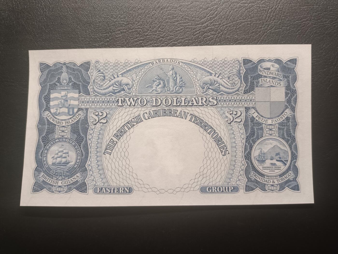 2025十二月第一期，总206期 英属加勒比领地（现东加勒比共同体）1954年2元流通好品XF，大皇冠女王和各构成殖民地徽章，稀有面值