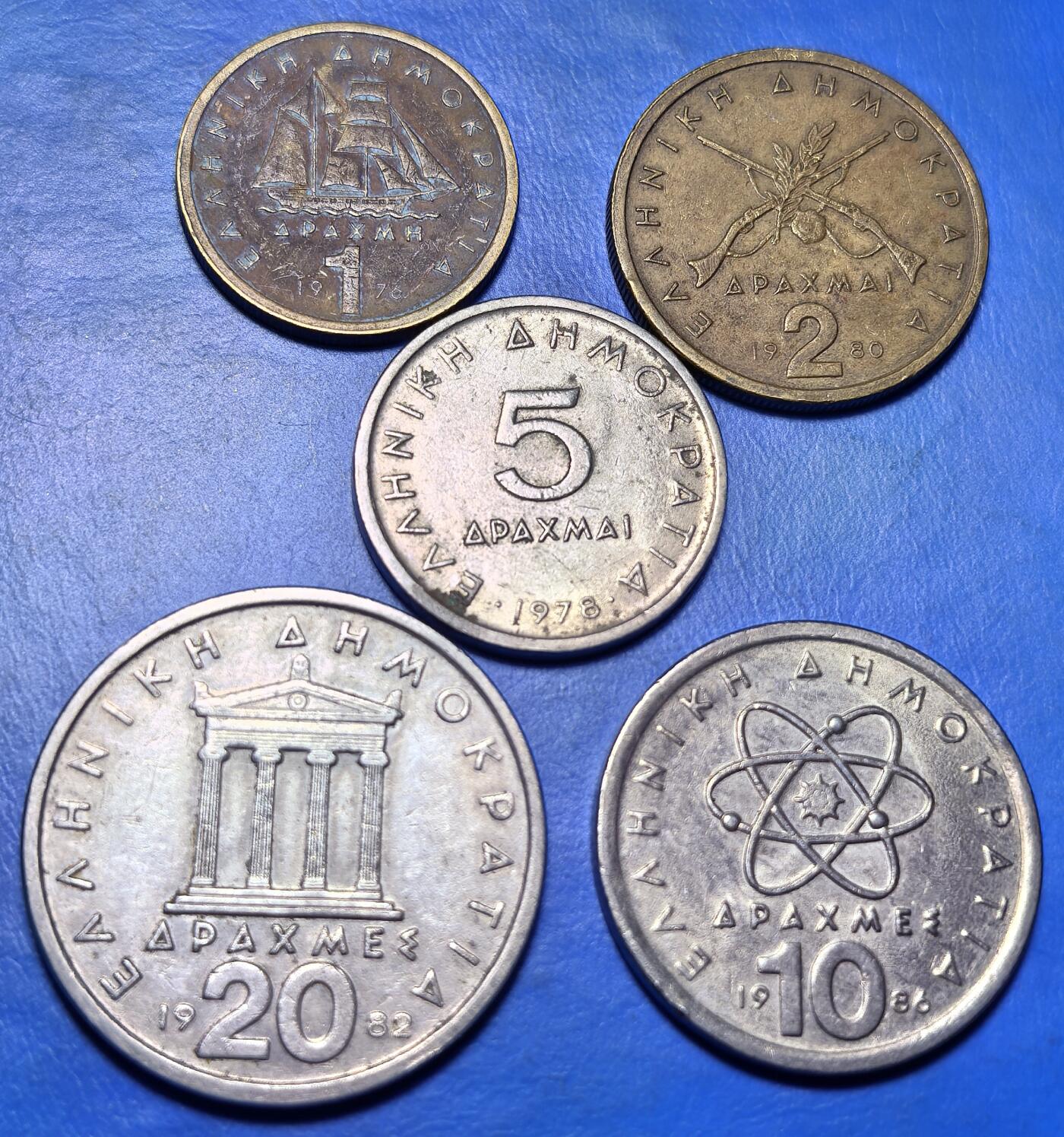 外国优质老铜币银币，周六九点倒数截拍，满百包邮，可寄存半年，喜欢朋友微信扫描二维码可直接参拍