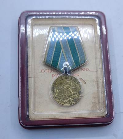 红色经典收藏 第34期   苏章专场 - 1945年实发 苏联保卫北极奖章带证书 有盒子