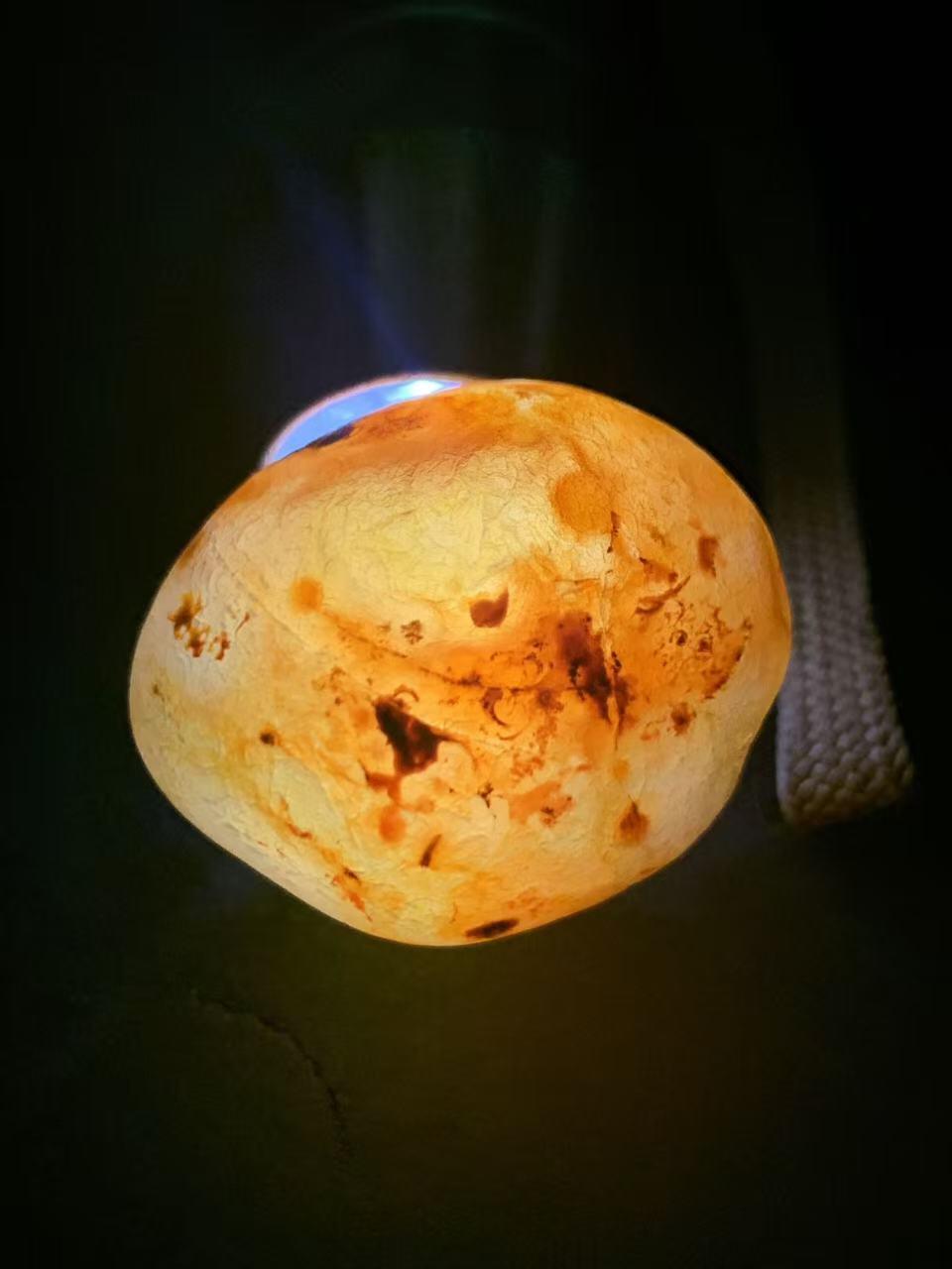 精美冻料飘柿子红水冲籽川料南红玛瑙原石一颗，