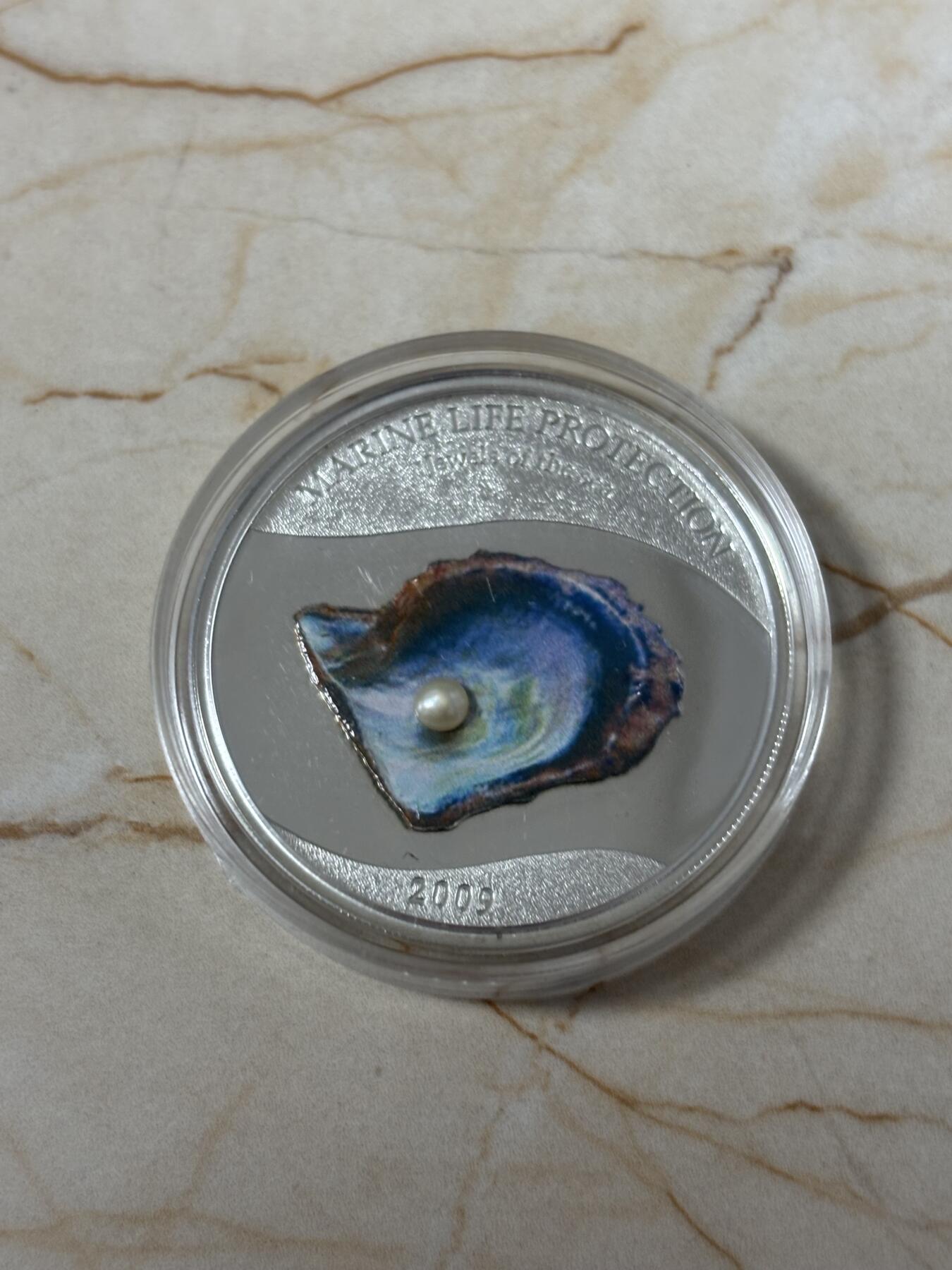 第184期拍卖 获奖币帕劳2009年镶嵌天然深海珍珠彩色纪念银币，925银，25克，发行2500枚，世界上最美的25种硬币之一