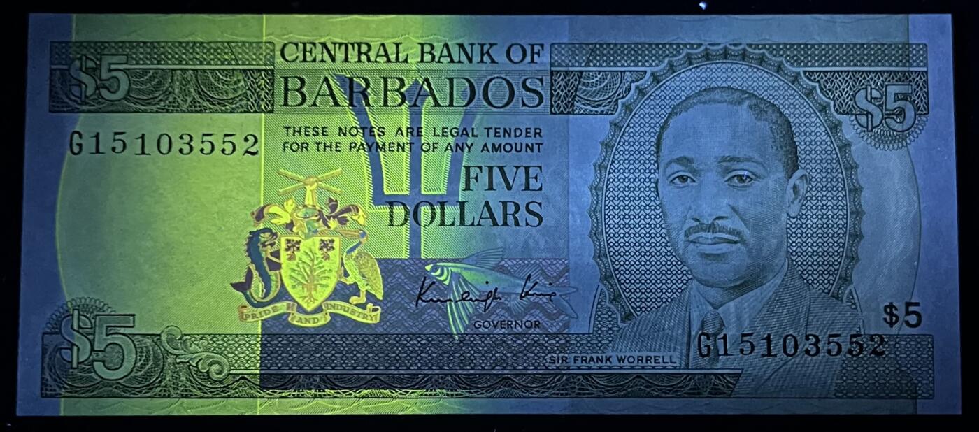 小福收藏拍卖第197期 裸钞场 本期有多张豹子号靓号 百慕大03年50元纪念钞百位号 马来亚和英属婆罗洲开国第一张纸币大冠女王 马来亚 41年1元英王乔六 法属太平洋10000法郎 捷克1000克朗纪念钞千位号  卢森堡 1000法郎  萨尔瓦多样钞 匈牙利 法罗群岛 危地马拉等多国精美纸币 巴巴多斯 1986年 5元 无47 unc