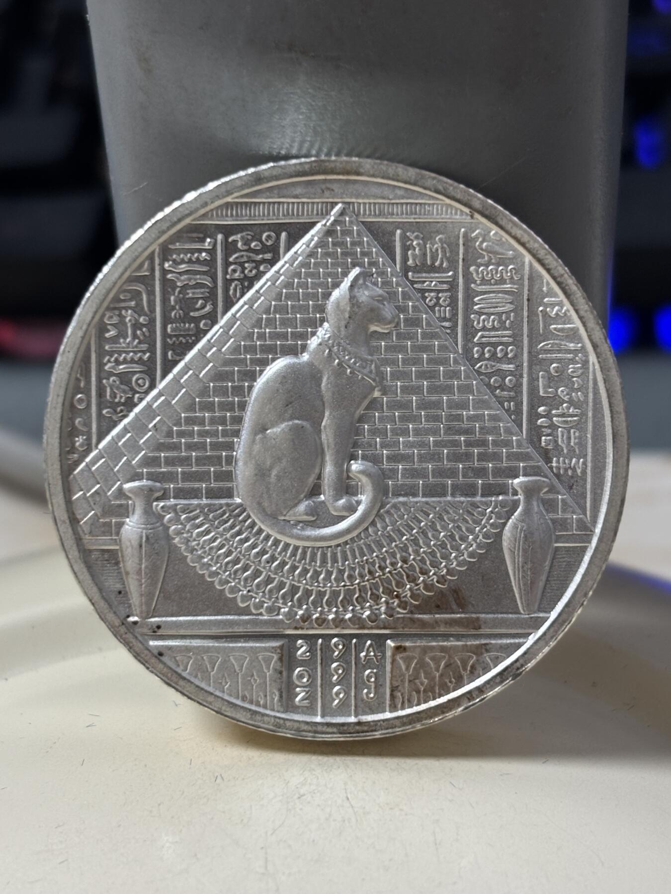 第184期拍卖 美国埃及文化系列狮神塞赫麦特2盎司高浮雕银章，999银银价862，有氧化