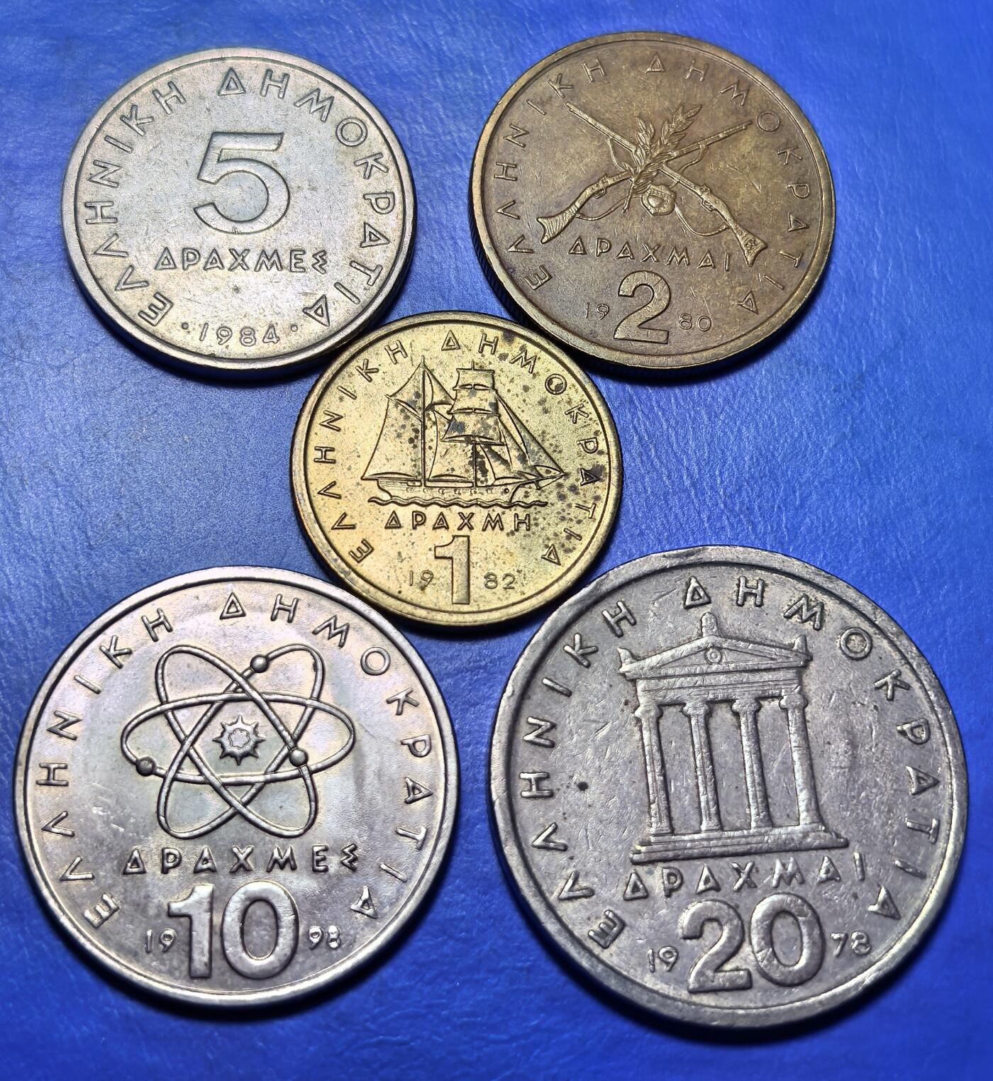 外国优质老铜币银币，周六九点倒数截拍，满百包邮，可寄存半年，喜欢朋友微信扫描二维码可直接参拍