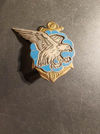 老王徽章第168期 - 法国第1波兰伞兵旅证章    该旅成立于1941年，在二战期间隶属于波兰流亡政府的武装力量。